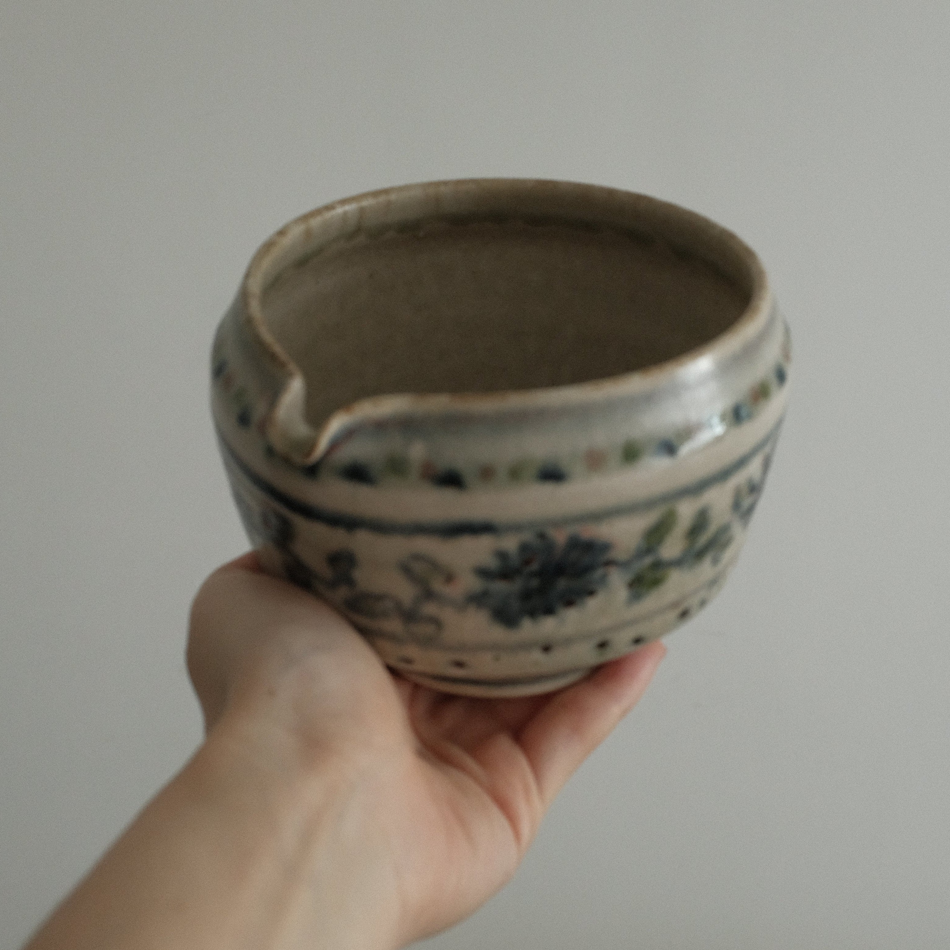 Annan Azure Retro Style Hand Painted Indigo Purple Floral Motifs Katakuchi Chawan Matcha Bowl with Spout Underglazed Ceramic Stoneware