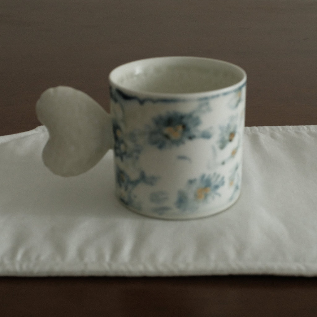 Annan Azure Retro Style Hand Painted Blue and White Floral Motifs Matte Love Shape Handle Mug Underglazed Stoneware Ceramic