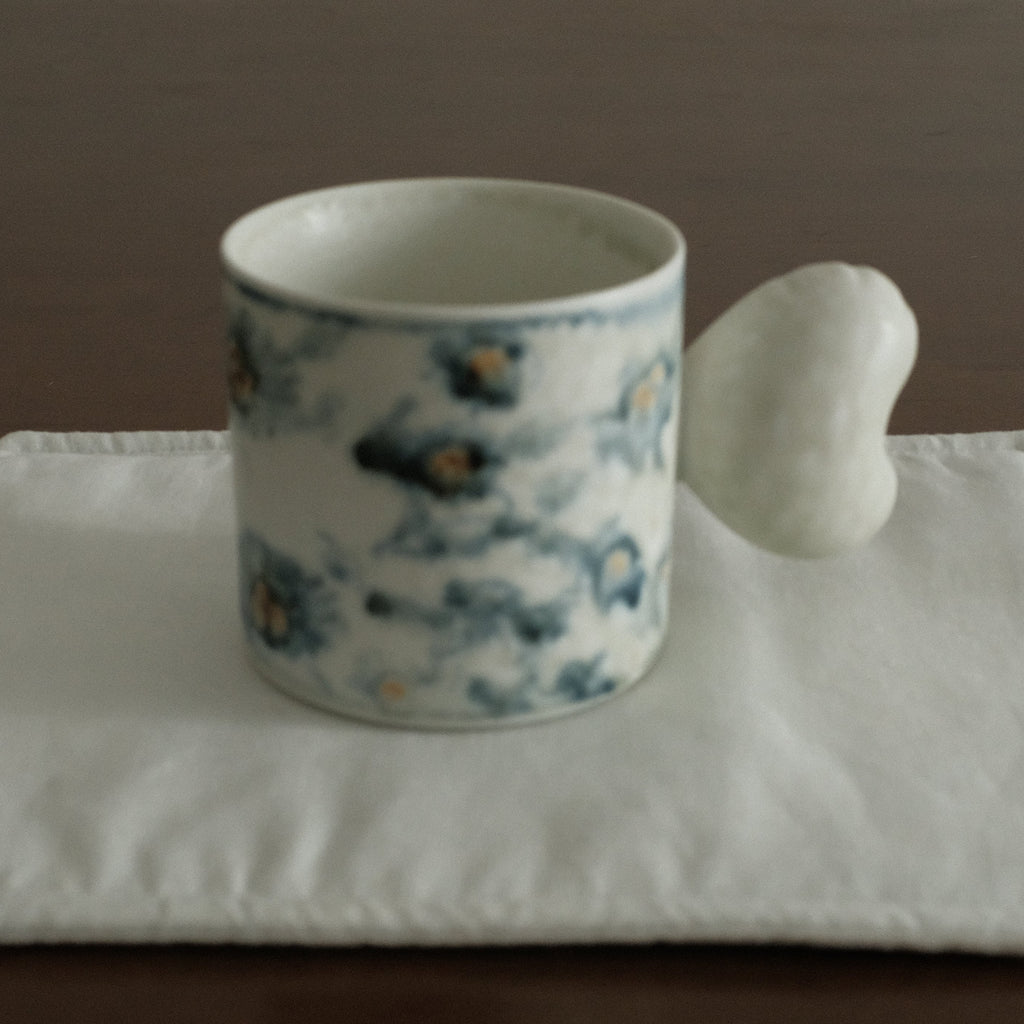 Annan Azure Retro Style Hand Painted Blue and White Floral Motifs Matte Love Shape Handle Mug Underglazed Stoneware Ceramic