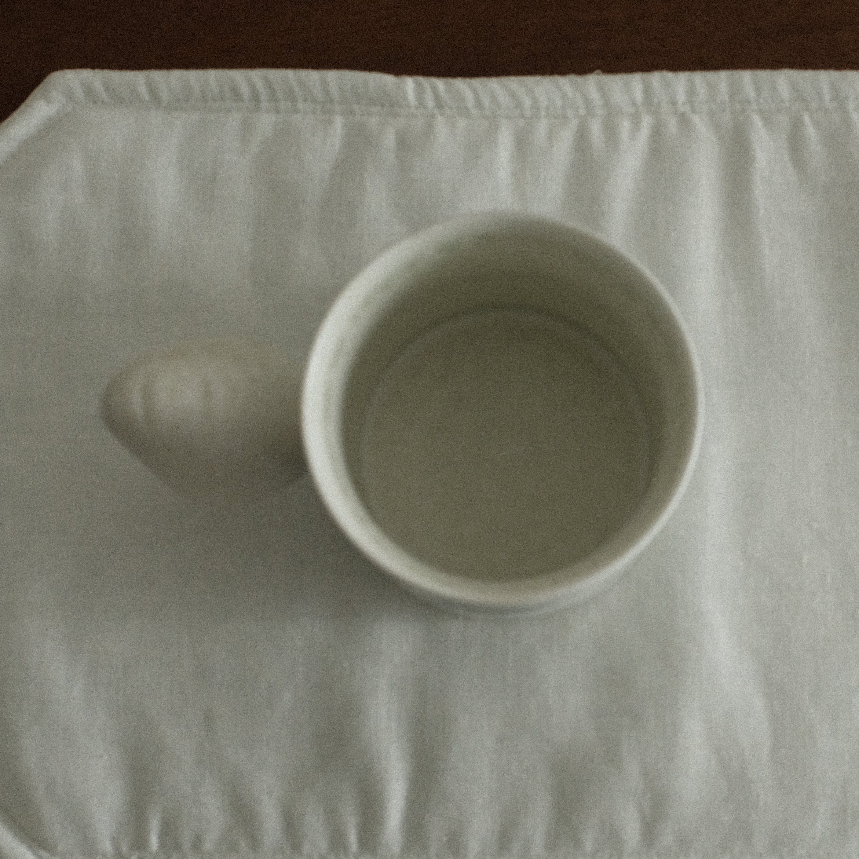 Annan Azure Retro Style Hand Painted Blue and White Floral Motifs Matte Love Shape Handle Mug Underglazed Stoneware Ceramic