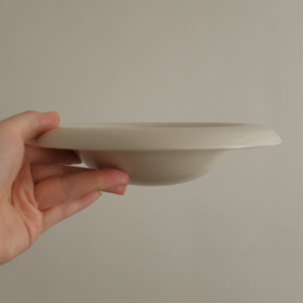 Yuli Handmade Speckled Snow White Rolled Rim Deep Plate Dish Powdered Glaze Underglazed Stoneware