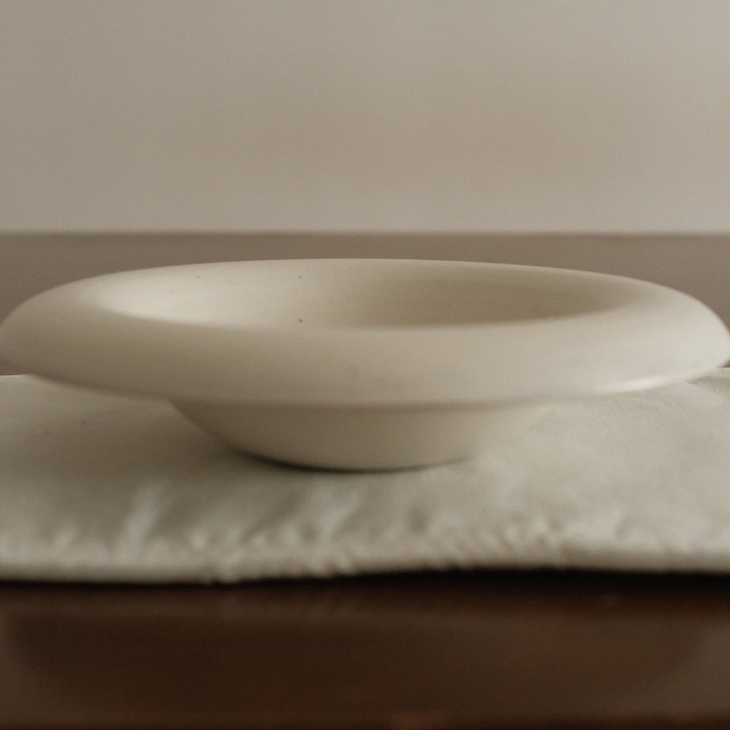 Yuli Handmade Speckled Snow White Rolled Rim Deep Plate Dish Powdered Glaze Underglazed Stoneware