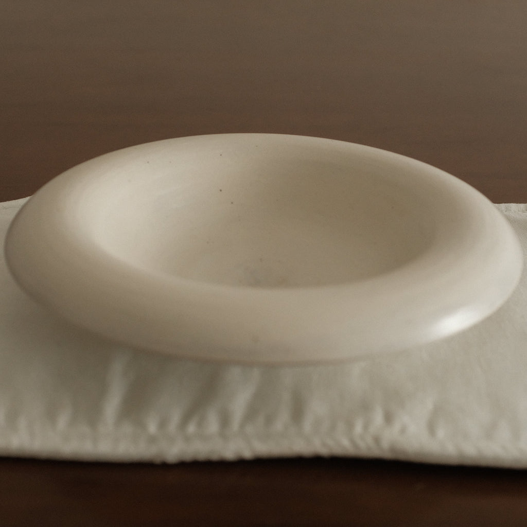 Yuli Handmade Speckled Snow White Rolled Rim Deep Plate Dish Powdered Glaze Underglazed Stoneware