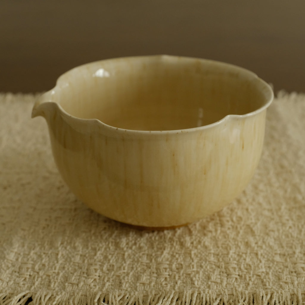 Sooyuan Handmade Yellow Honey Glazed Floral Rim Katakuchi Chawan Matcha Tea Bowl