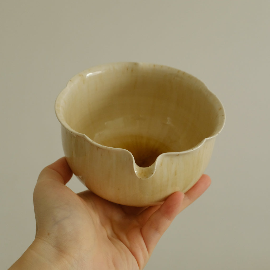 Sooyuan Handmade Yellow Honey Glazed Floral Rim Katakuchi Chawan Matcha Tea Bowl