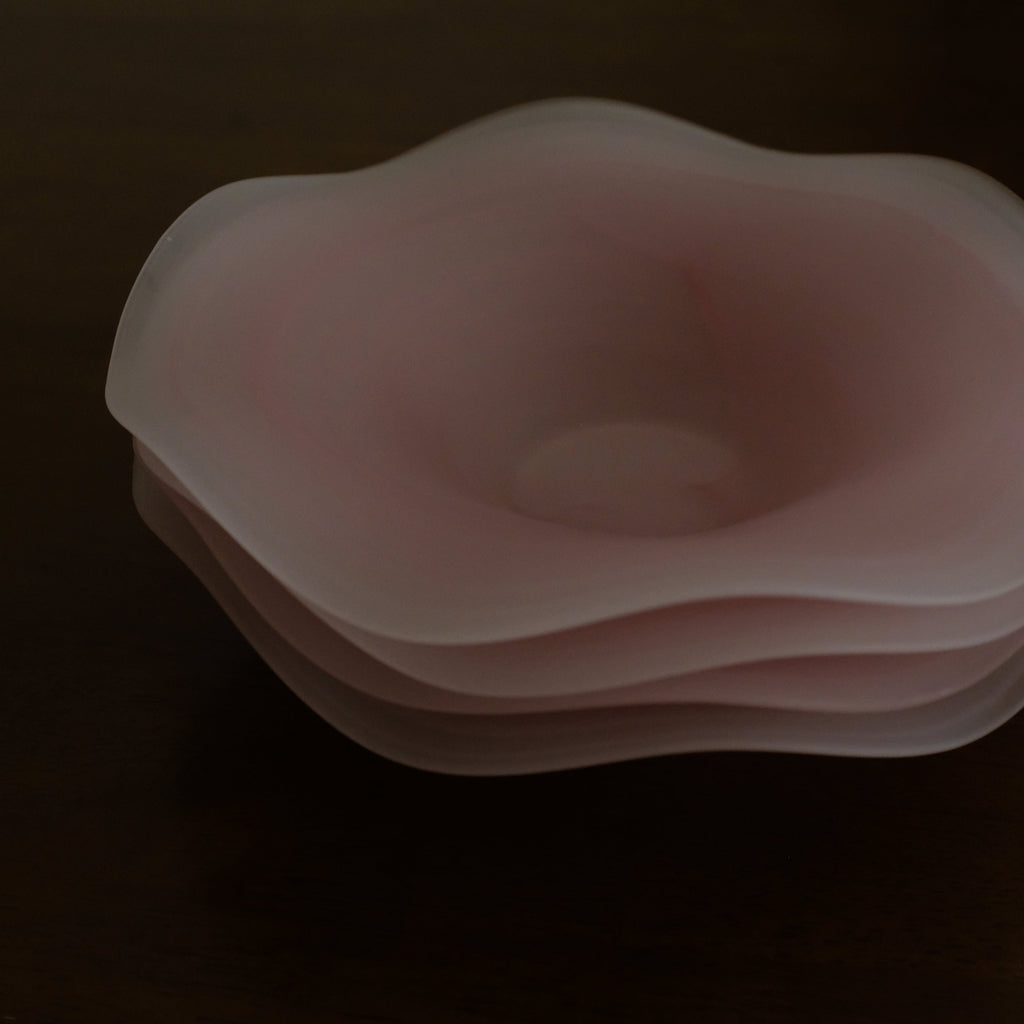 ESME Handmade Wavy Round Frosted Glass Cosmic Deep Plate Soft Pink Sakura