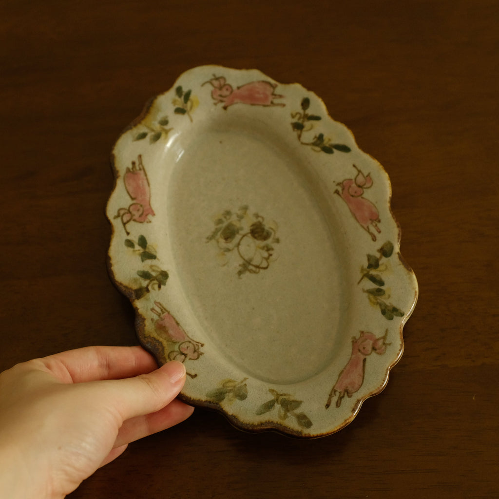 Annan Azure Retro Style Hand Painted Floral Rim Decorative Rabbit Bunny Pattern Plate Underglazed Stoneware Ceramic