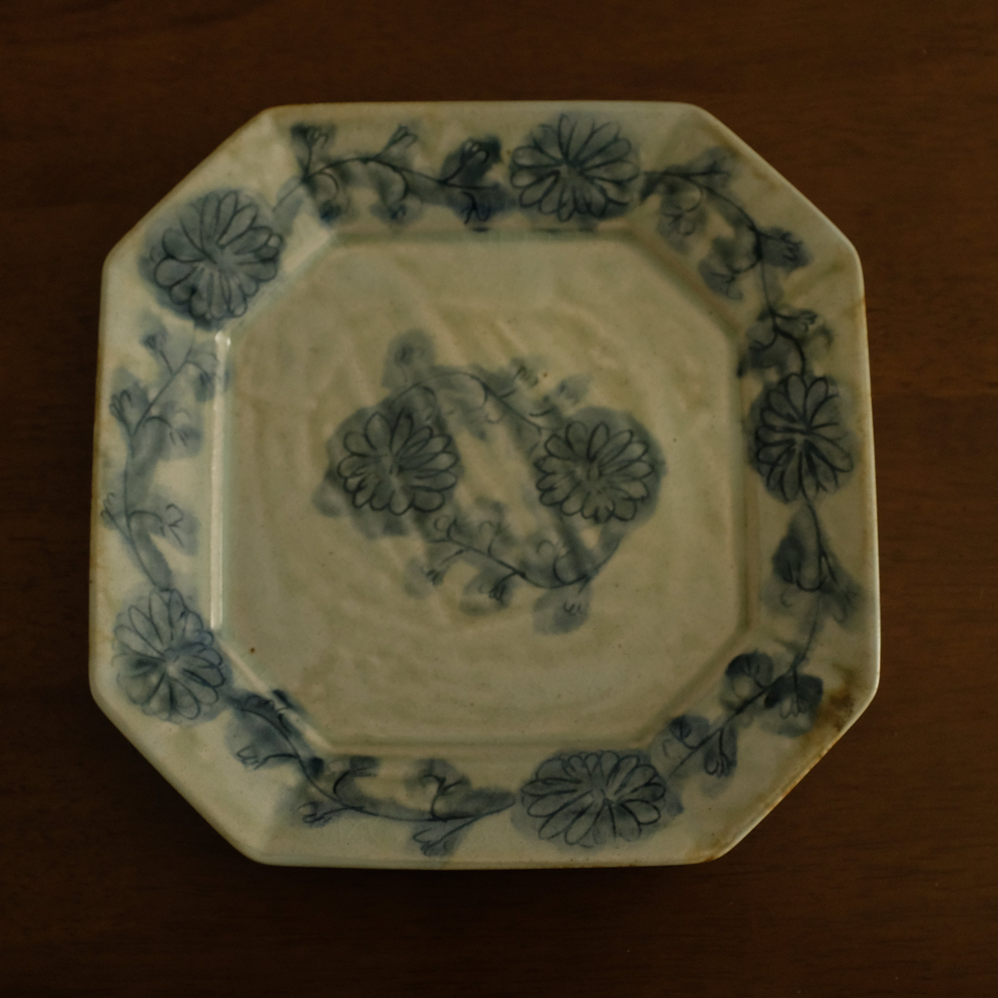 Annan Azure Retro Style Hand Painted Floral Rim Decorative Shiboride Blue White Floral Pattern Octagon Plate Underglazed Stoneware Ceramic