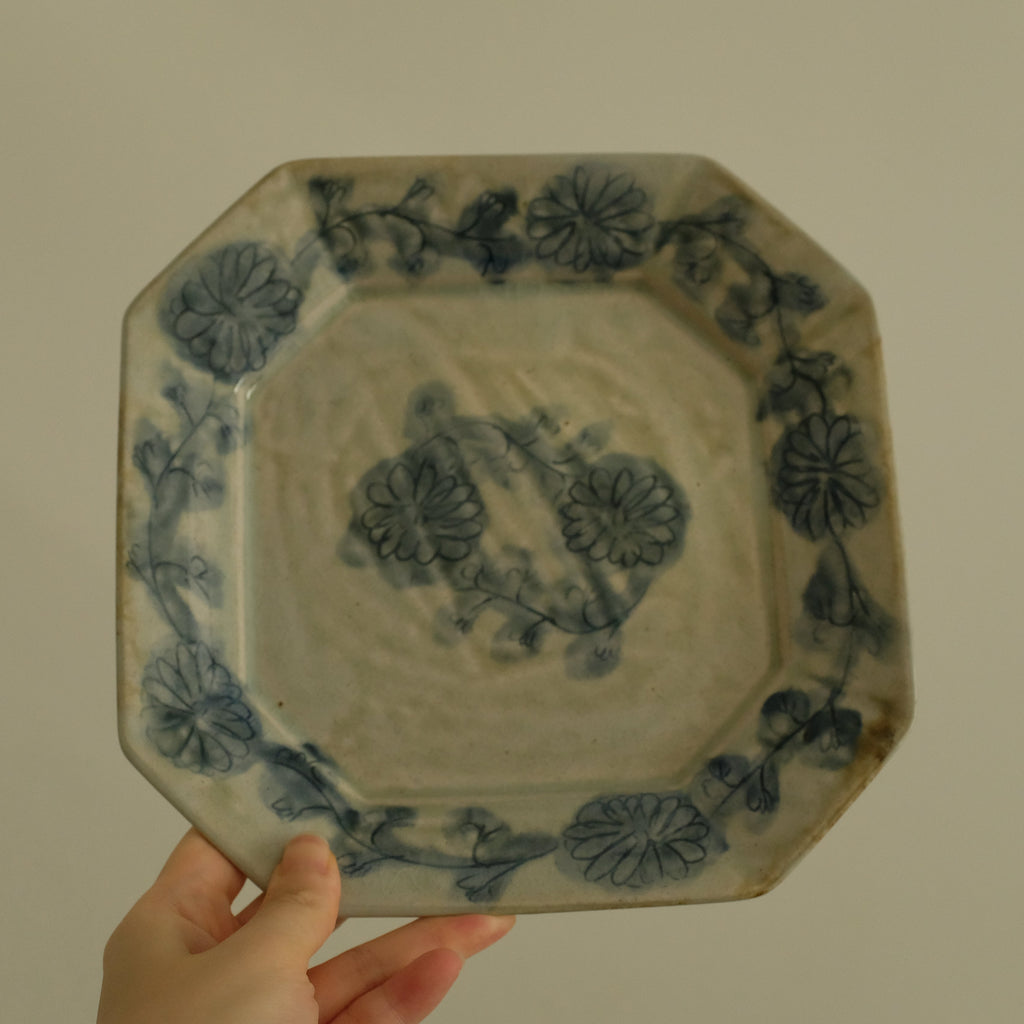 Annan Azure Retro Style Hand Painted Floral Rim Decorative Shiboride Blue White Floral Pattern Octagon Plate Underglazed Stoneware Ceramic