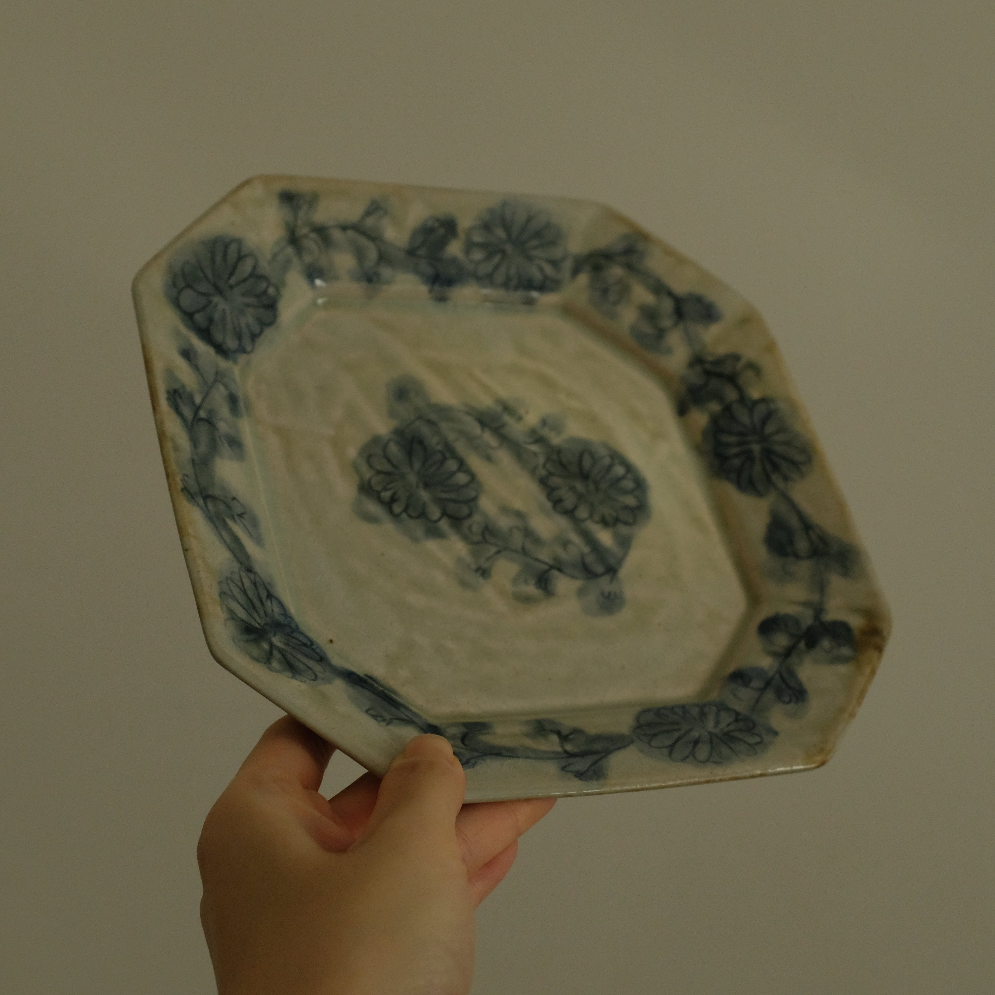 Annan Azure Retro Style Hand Painted Floral Rim Decorative Shiboride Blue White Floral Pattern Octagon Plate Underglazed Stoneware Ceramic