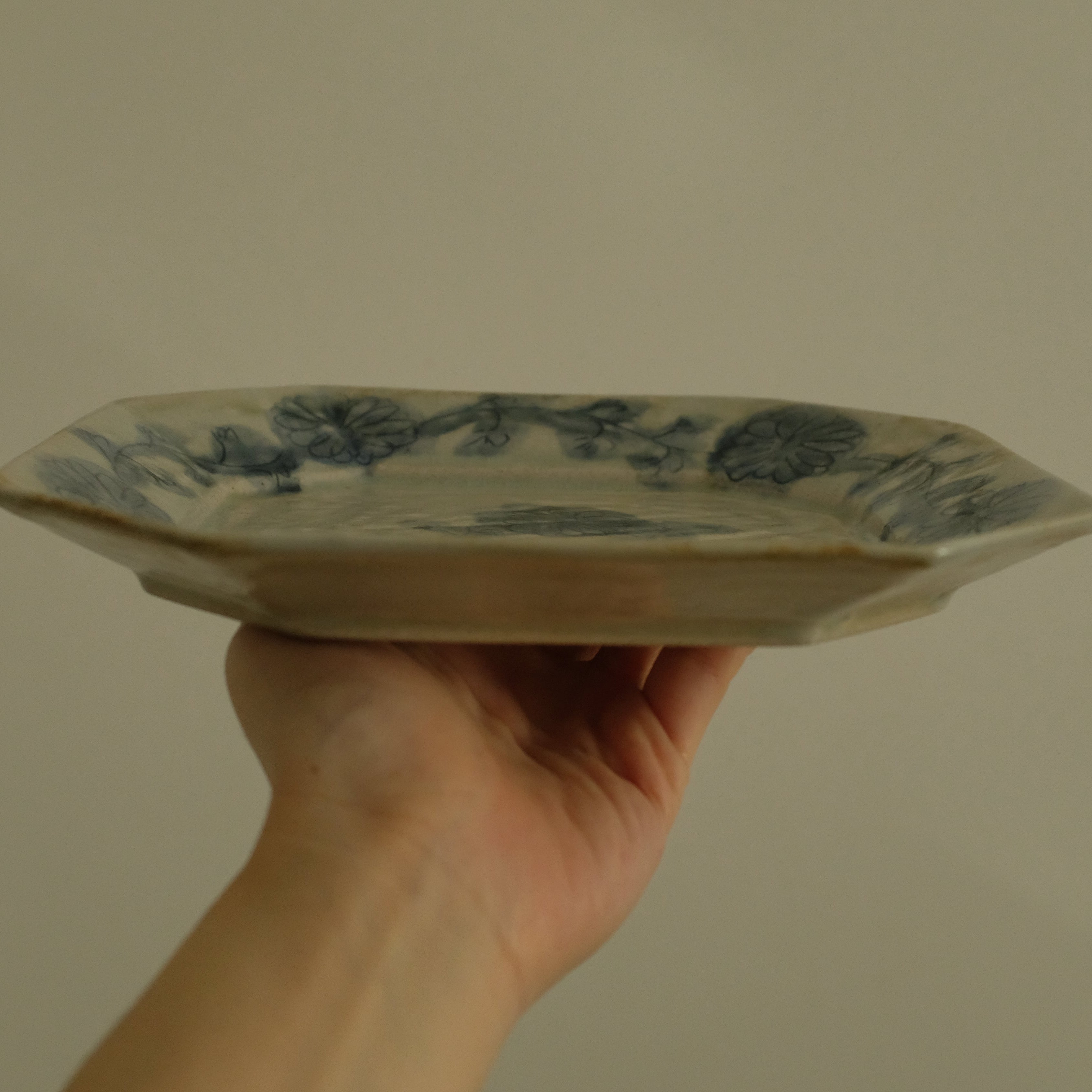 Annan Azure Retro Style Hand Painted Floral Rim Decorative Shiboride Blue White Floral Pattern Octagon Plate Underglazed Stoneware Ceramic
