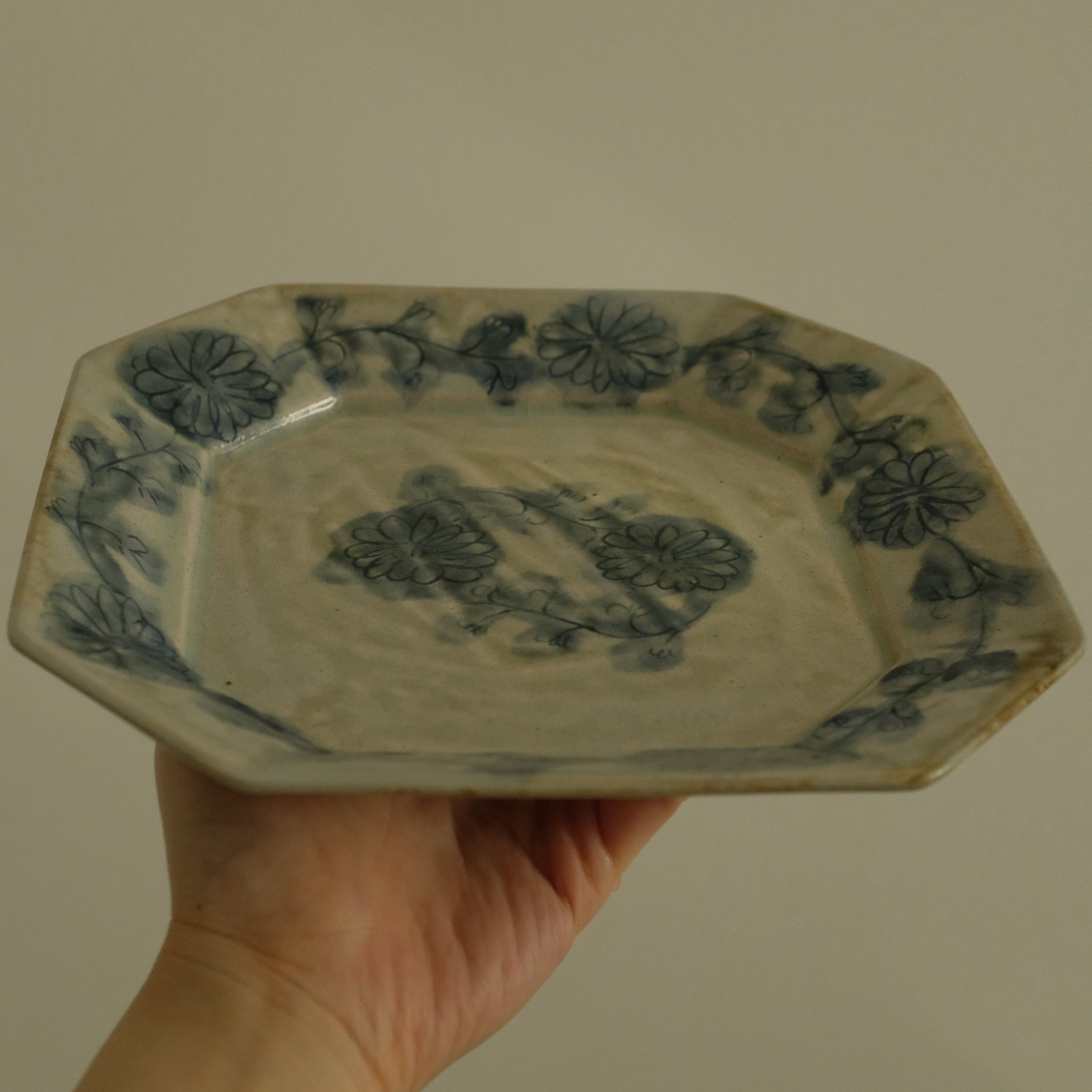 Annan Azure Retro Style Hand Painted Floral Rim Decorative Shiboride Blue White Floral Pattern Octagon Plate Underglazed Stoneware Ceramic