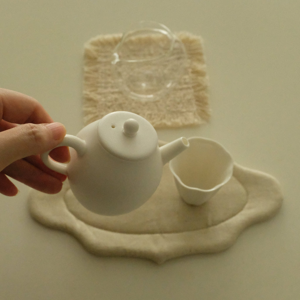 Atelier Cha Minimalistic White Porcelain Gong Fu Brew Tea Set Egg Shape Tea Pot Tea Cup Fairness Cup