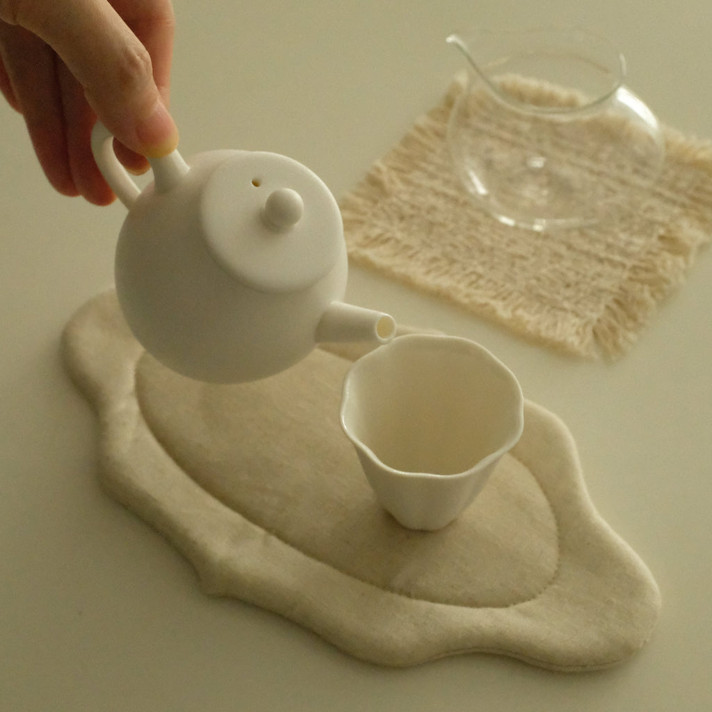 Atelier Cha Minimalistic White Porcelain Gong Fu Brew Tea Set Egg Shape Tea Pot Tea Cup Fairness Cup