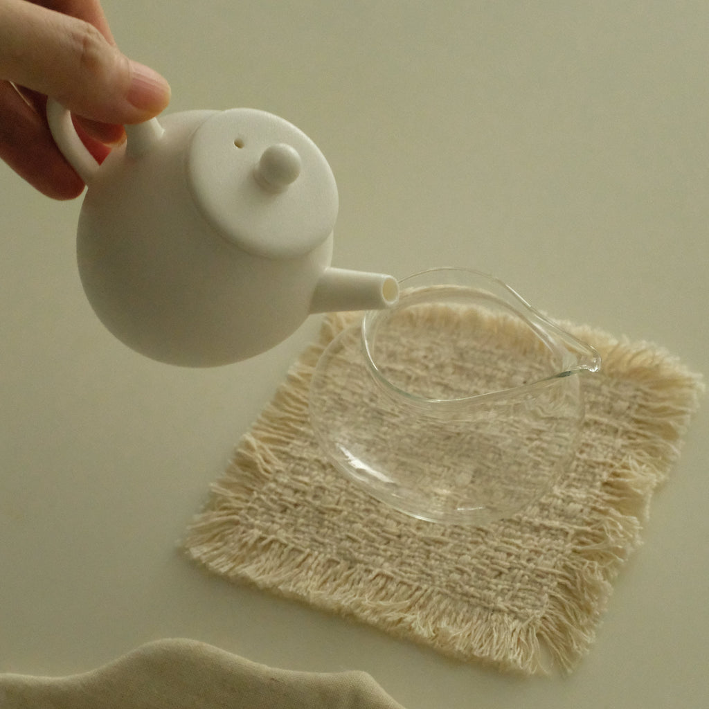 Atelier Cha Minimalistic White Porcelain Gong Fu Brew Tea Set Egg Shape Tea Pot Tea Cup Fairness Cup