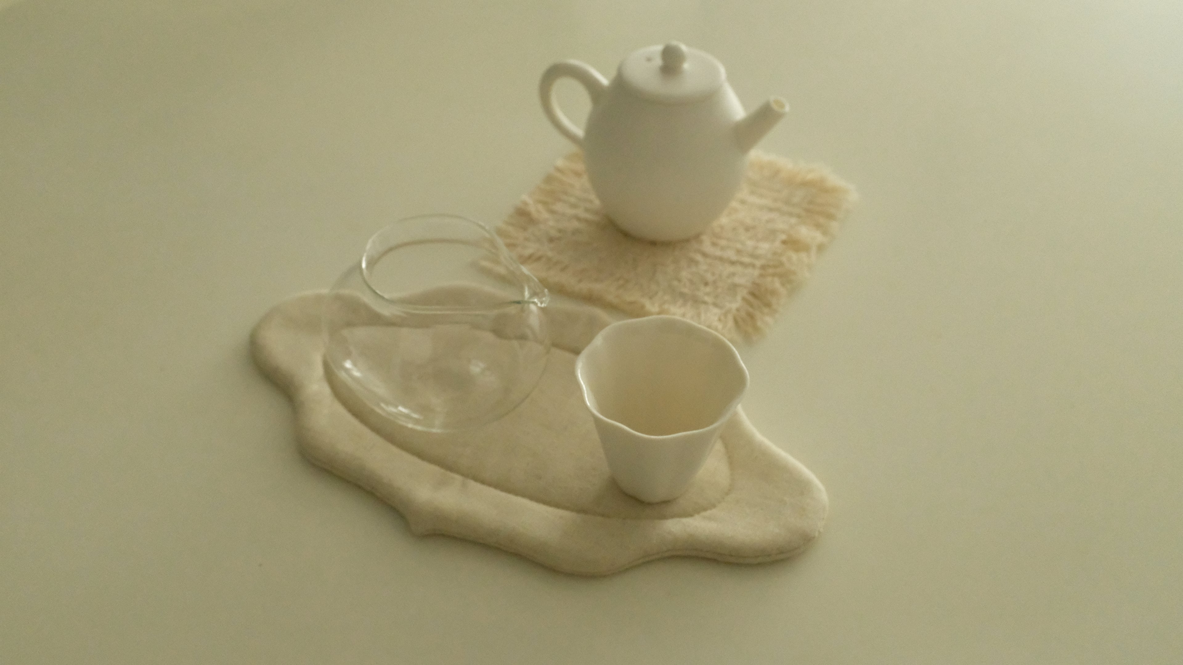 Atelier Cha Minimalistic White Porcelain Gong Fu Brew Tea Set Egg Shape Tea Pot Tea Cup Fairness Cup