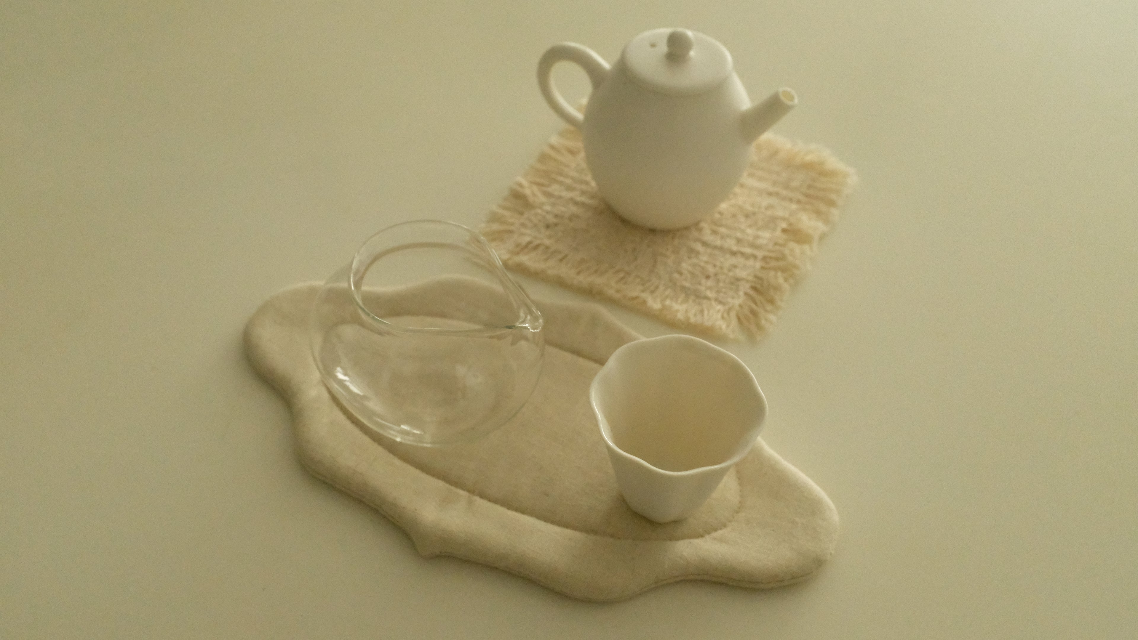Atelier Cha Minimalistic White Porcelain Gong Fu Brew Tea Set Egg Shape Tea Pot Tea Cup Fairness Cup