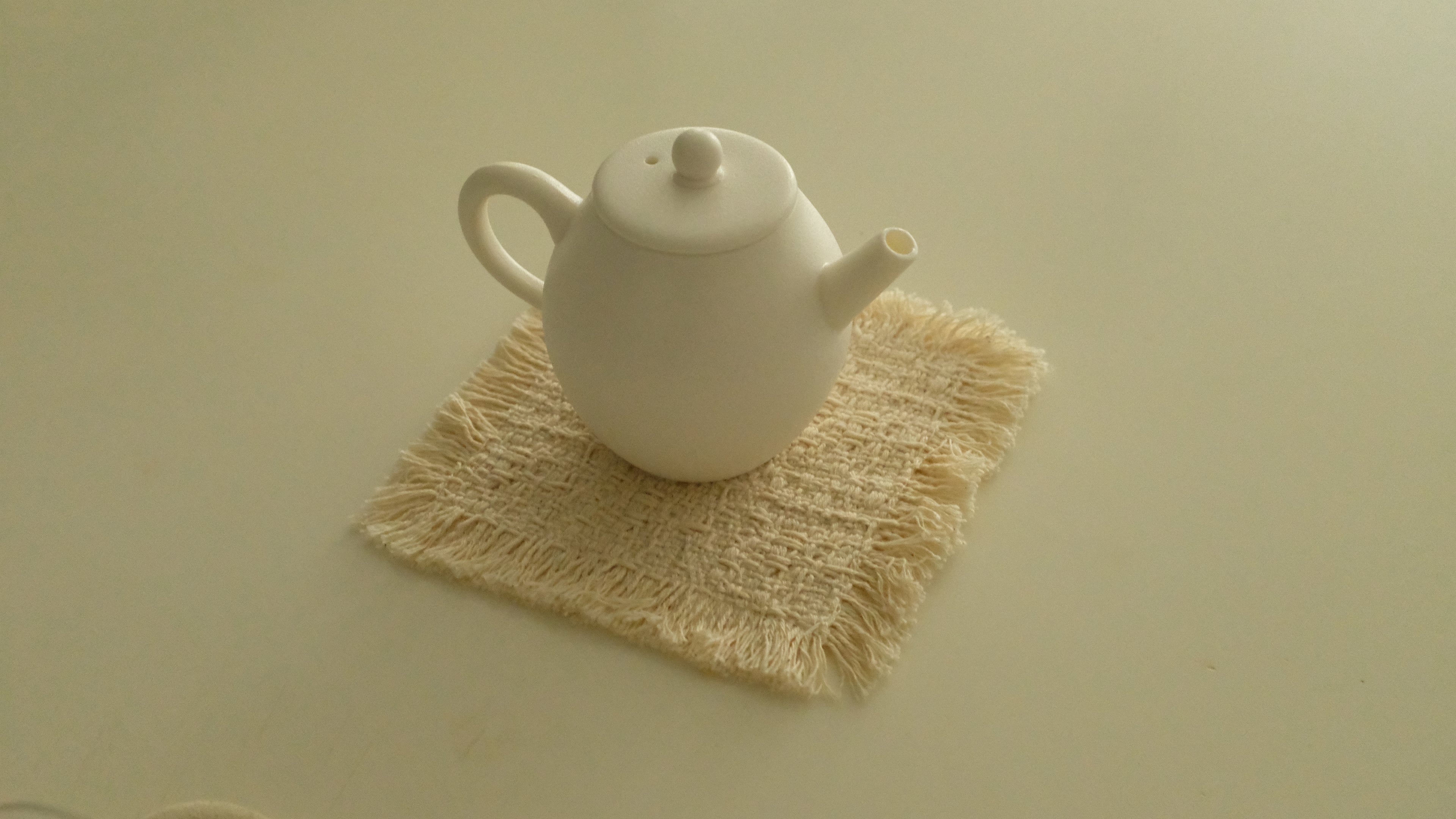 Atelier Cha Minimalistic White Porcelain Gong Fu Brew Tea Set Egg Shape Tea Pot Tea Cup Fairness Cup