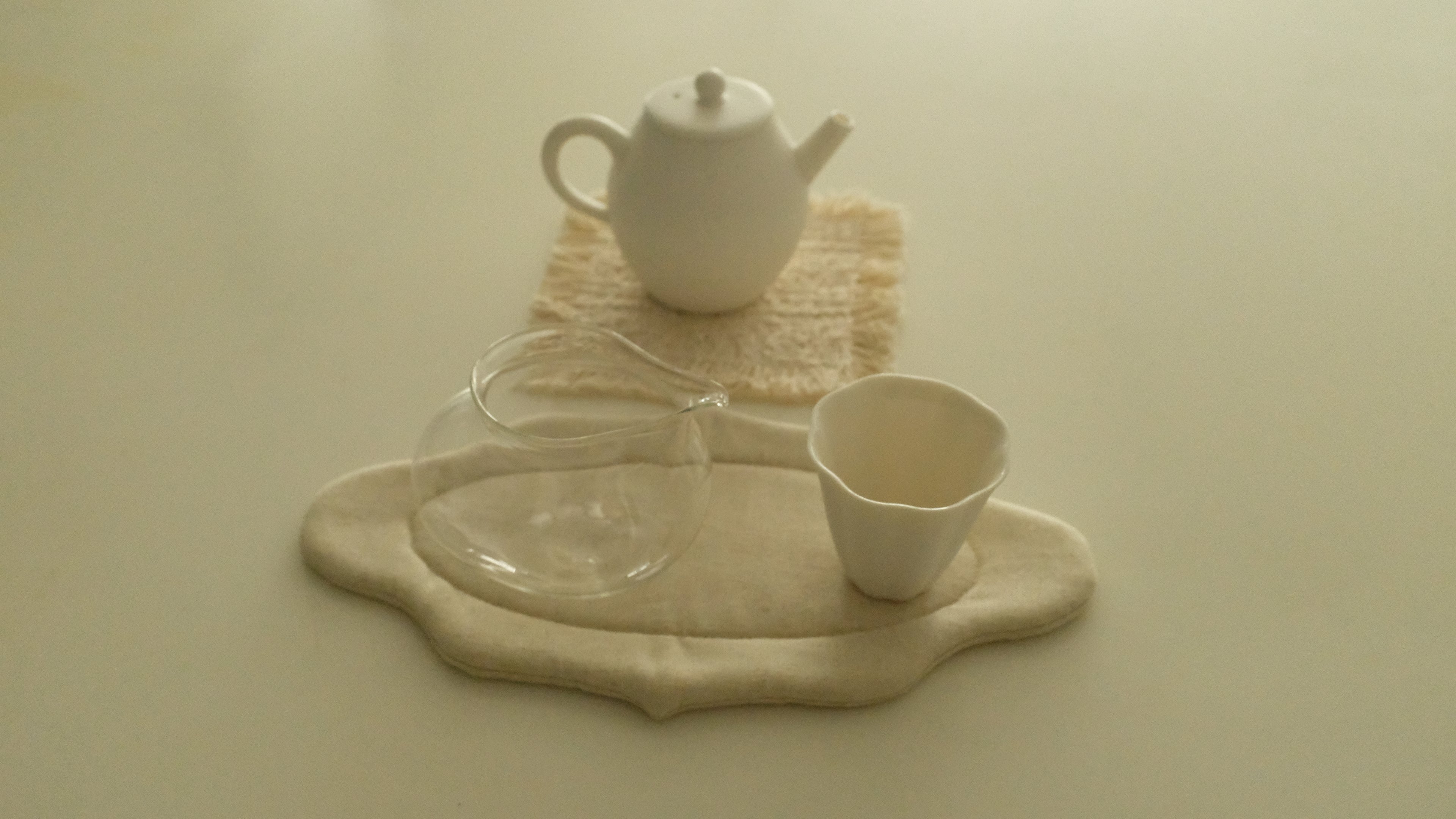 Atelier Cha Minimalistic White Porcelain Gong Fu Brew Tea Set Egg Shape Tea Pot Tea Cup Fairness Cup