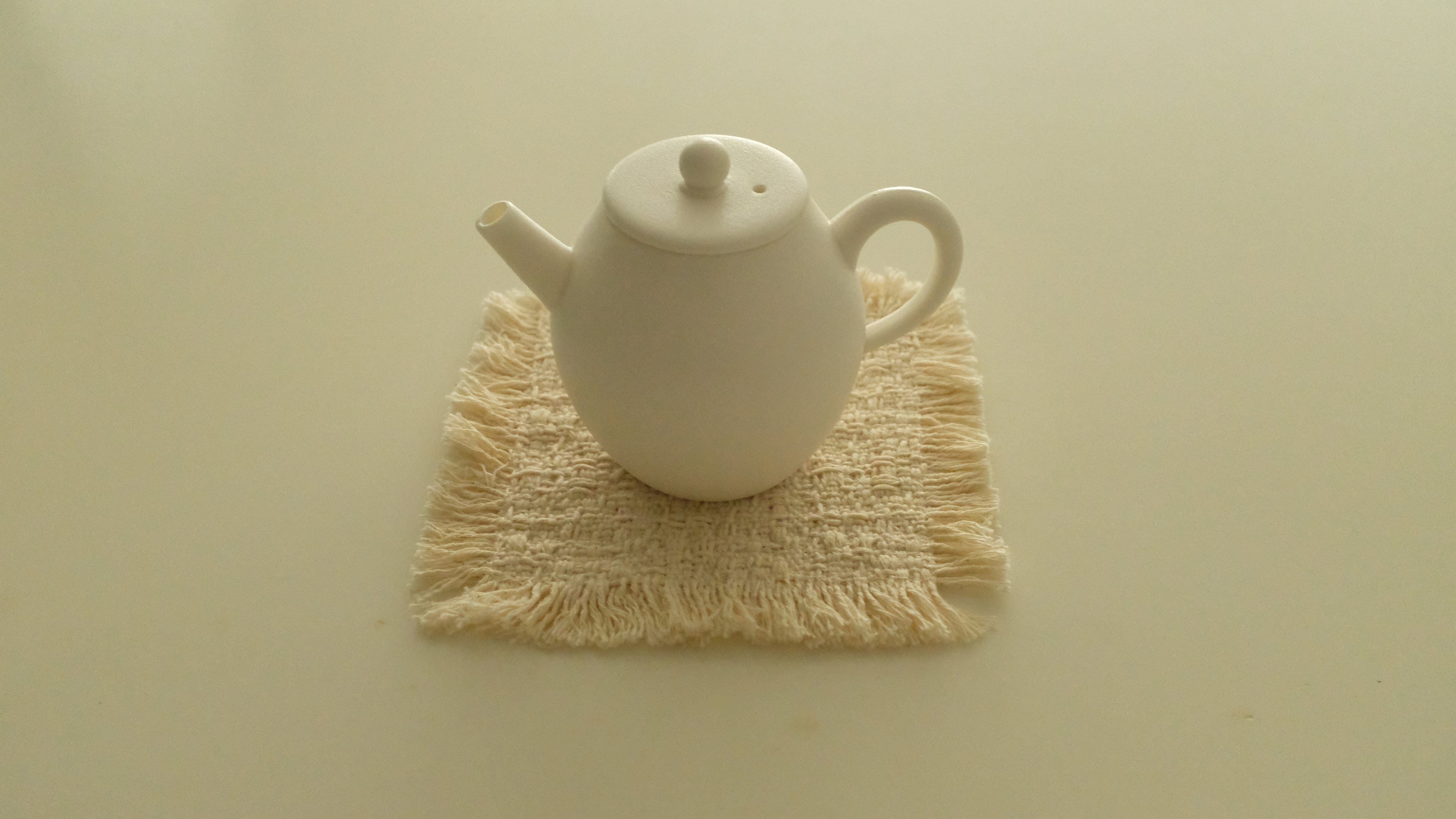 Atelier Cha Minimalistic White Porcelain Gong Fu Brew Tea Set Egg Shape Tea Pot Tea Cup Fairness Cup