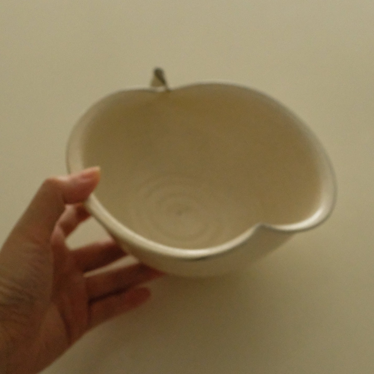 Yuli Handmade Cream White Apple Shape Ceramic Big Deep Bowl
