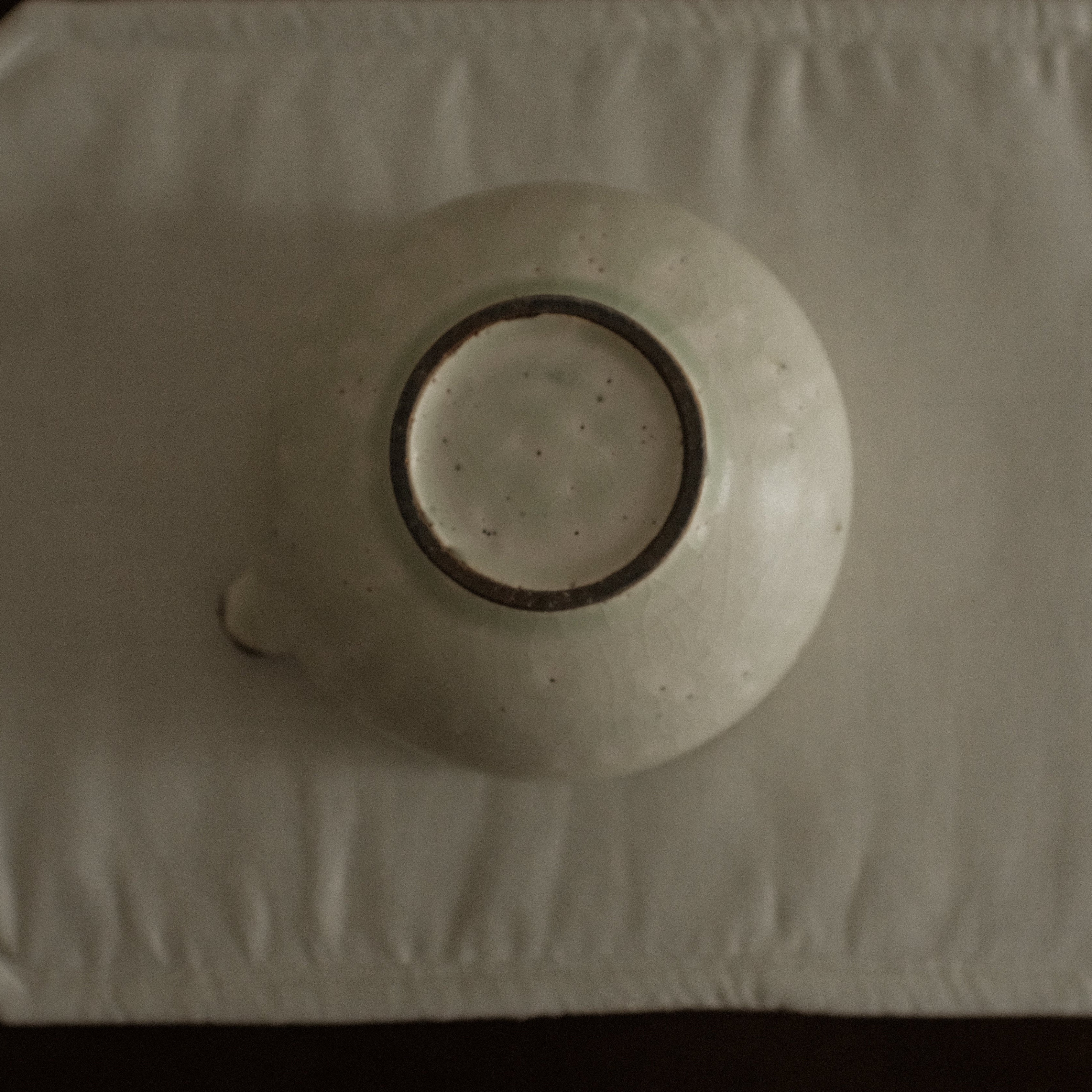 Yu Ming Handmade Matte White Green Undertones Ice Crackle Kohiki Katakuchi Matcha Bowl Powdered Glaze Stoneware 370 ml