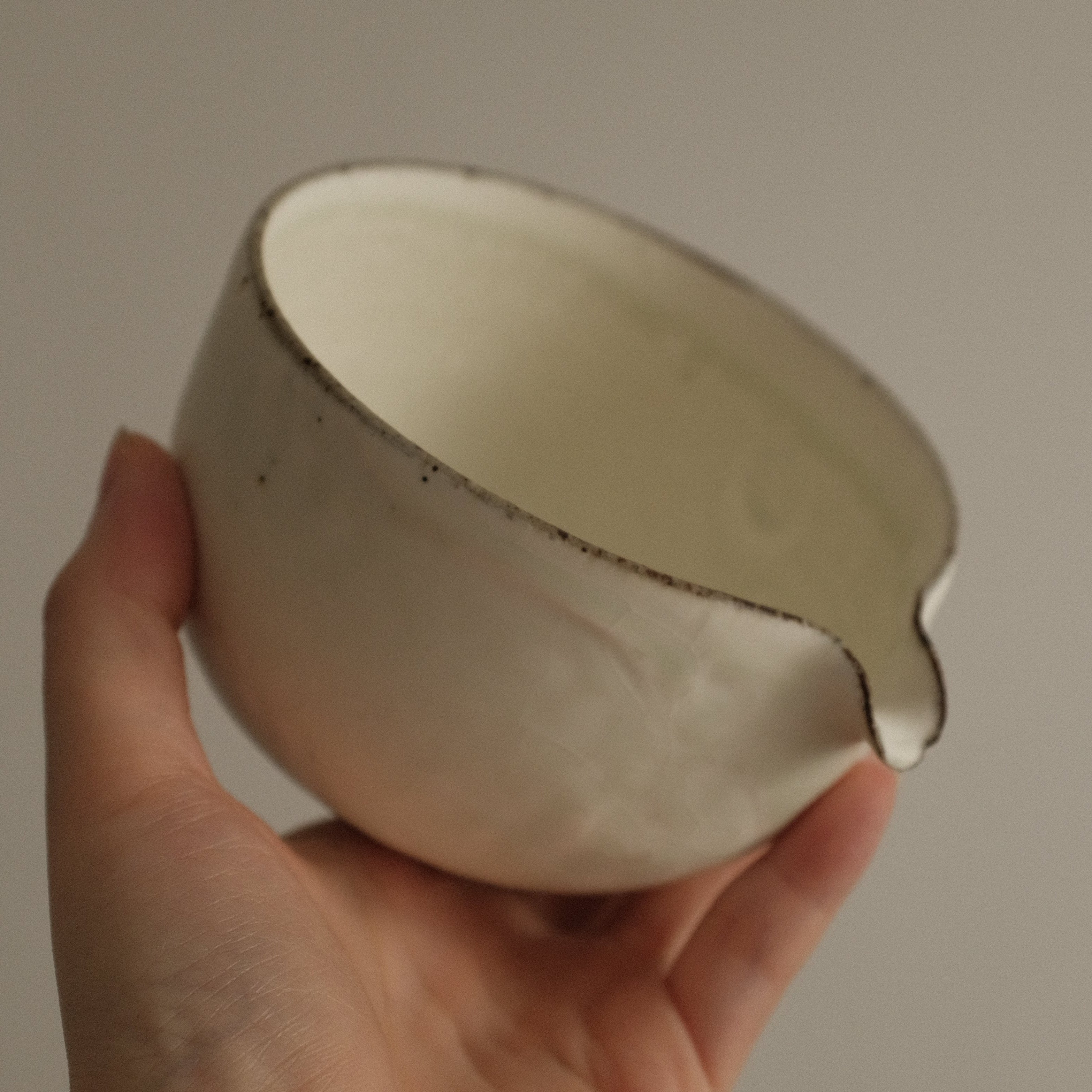 Yu Ming Handmade Matte White Green Undertones Ice Crackle Kohiki Katakuchi Matcha Bowl Powdered Glaze Stoneware 370 ml