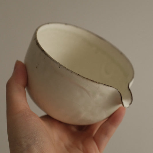 Yu Ming Handmade Matte White Green Undertones Kohiki Katakuchi Matcha Bowl Powdered Glaze Stoneware 370 ml