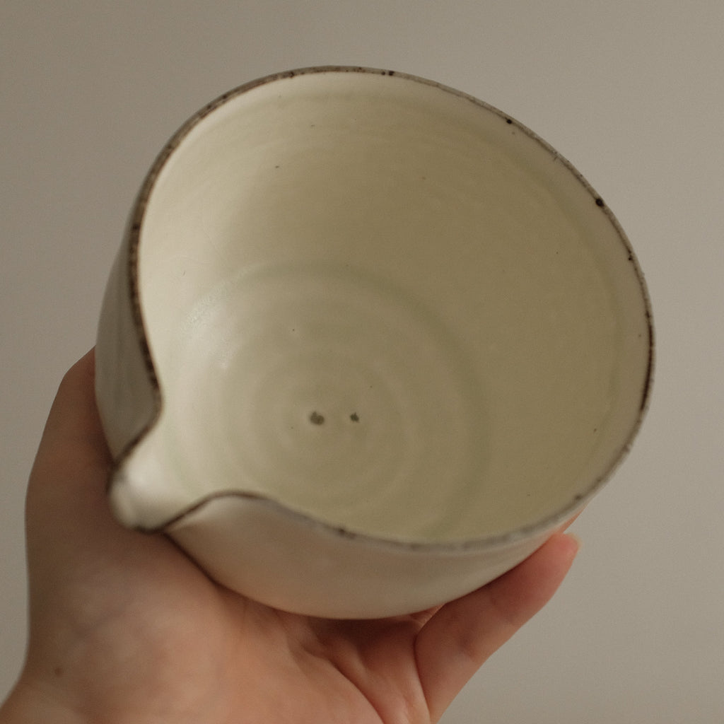 Yu Ming Handmade Matte White Green Undertones Ice Crackle Kohiki Katakuchi Matcha Bowl Powdered Glaze Stoneware 370 ml