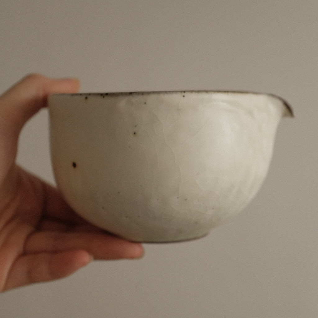 Yu Ming Handmade Matte White Green Undertones Ice Crackle Kohiki Katakuchi Matcha Bowl Powdered Glaze Stoneware 370 ml