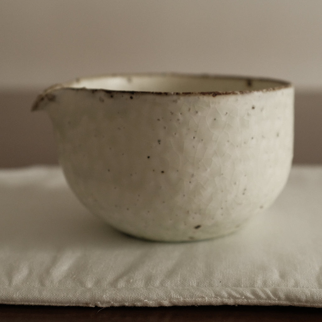 Yu Ming Handmade Matte White Green Undertones Ice Crackle Kohiki Katakuchi Matcha Bowl Powdered Glaze Stoneware 400 ml