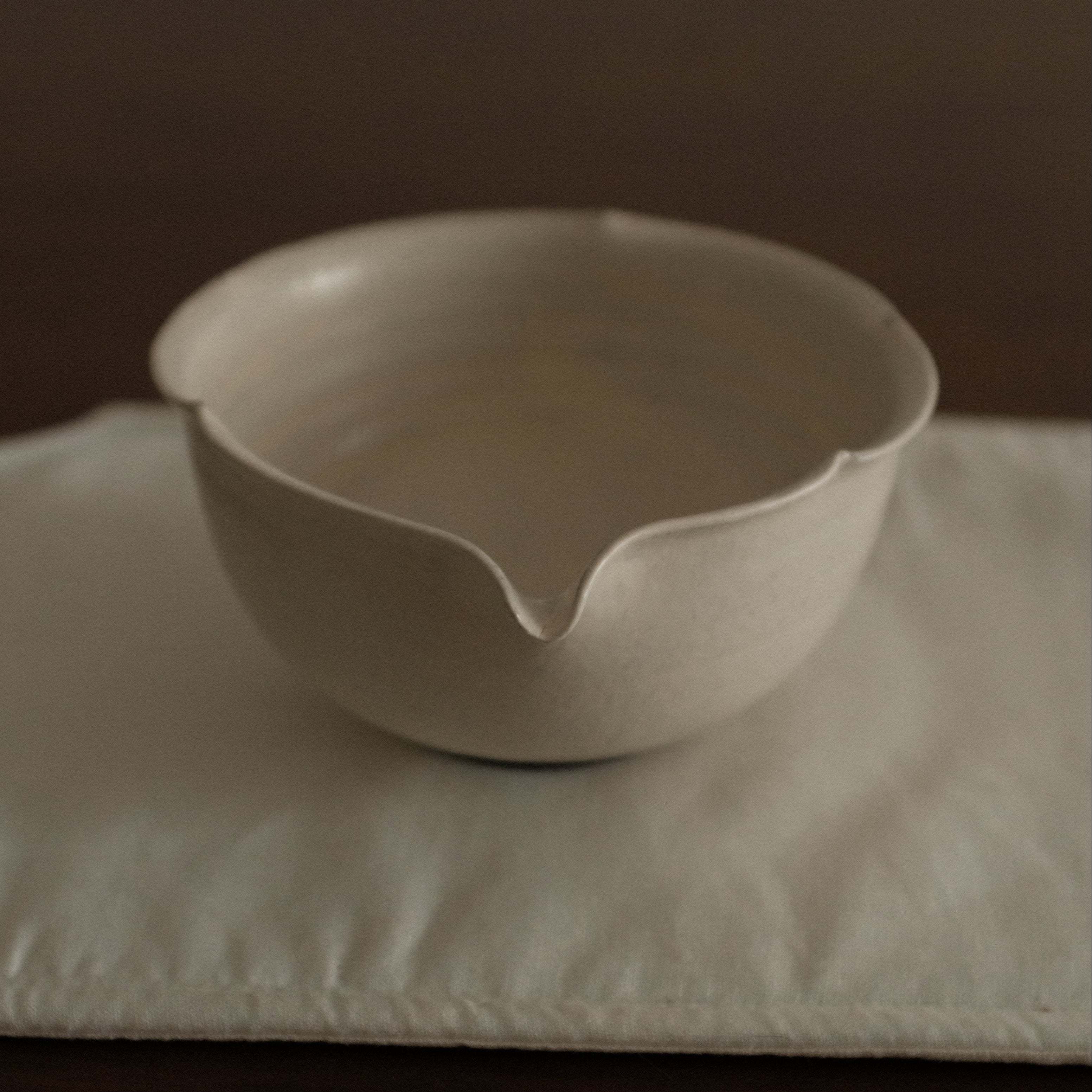 Yuli Handmade Snow White Floral Rim Katakuchi Chawan Matcha Bowl Powdered Glaze Underglazed Stoneware