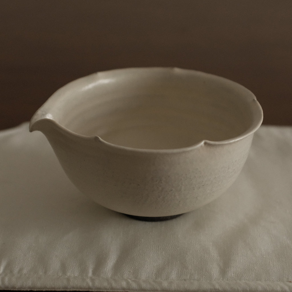 Yuli Handmade Snow White Floral Rim Katakuchi Chawan Matcha Bowl Powdered Glaze Underglazed Stoneware