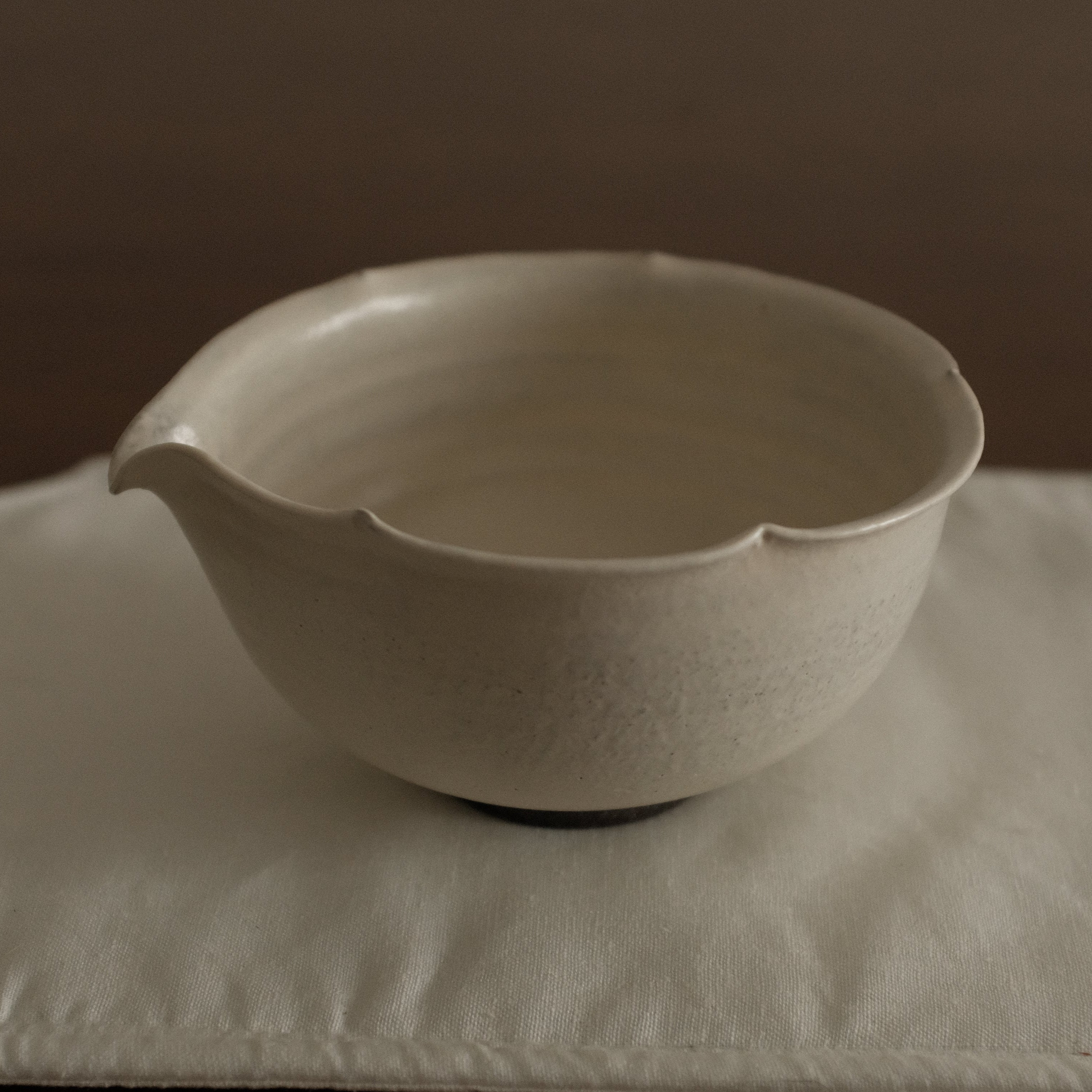 Yuli Handmade Snow White Floral Rim Katakuchi Chawan Matcha Bowl Powdered Glaze Underglazed Stoneware