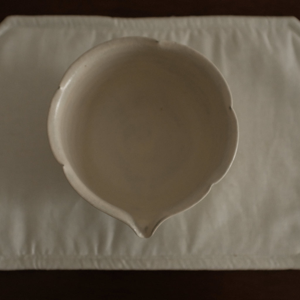 Yuli Handmade Snow White Floral Rim Katakuchi Chawan Matcha Bowl Powdered Glaze Underglazed Stoneware