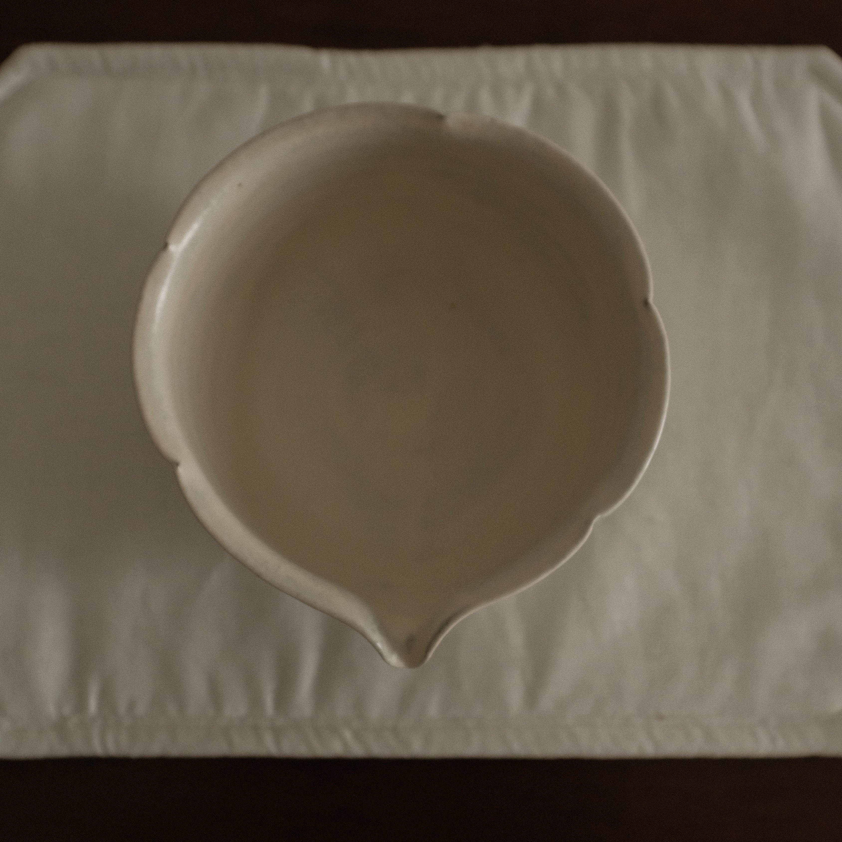 Yuli Handmade Snow White Floral Rim Katakuchi Chawan Matcha Bowl Powdered Glaze Underglazed Stoneware