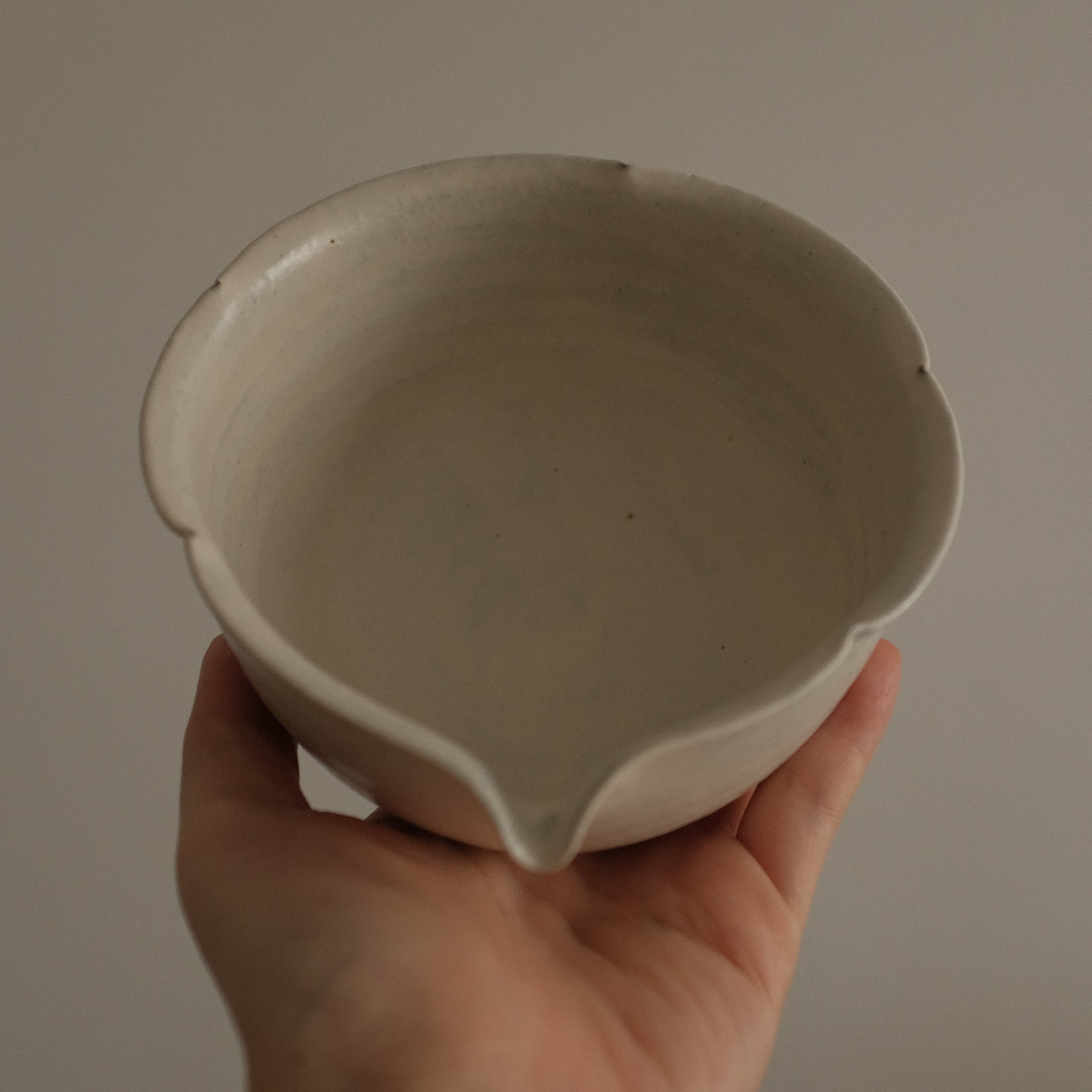 Yuli Handmade Snow White Floral Rim Katakuchi Chawan Matcha Bowl Powdered Glaze Underglazed Stoneware