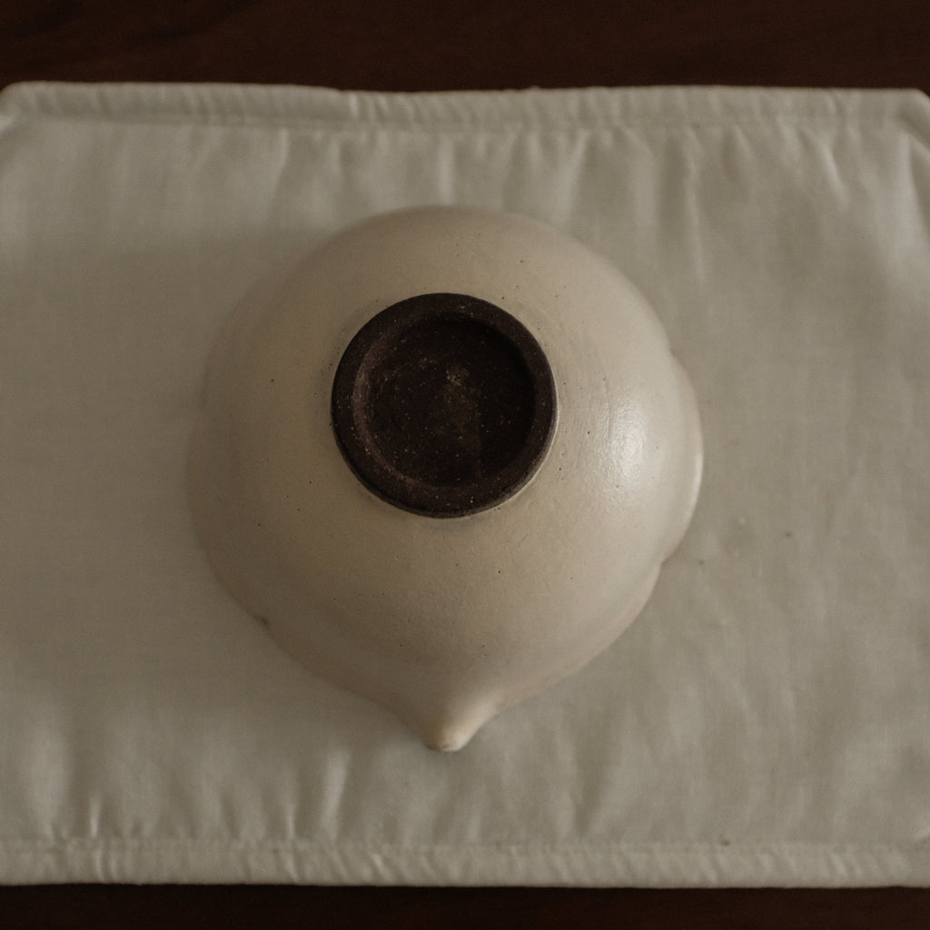 Yuli Handmade Snow White Floral Rim Katakuchi Chawan Matcha Bowl Powdered Glaze Underglazed Stoneware