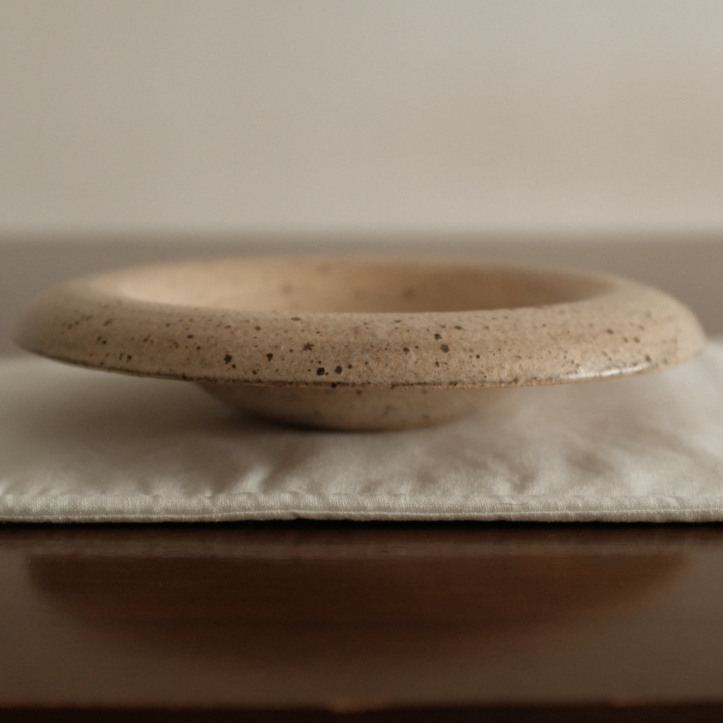 Yuli Handmade Speckled Beige Rolled Rim Plate Dish Powdered Glaze Underglazed Stoneware