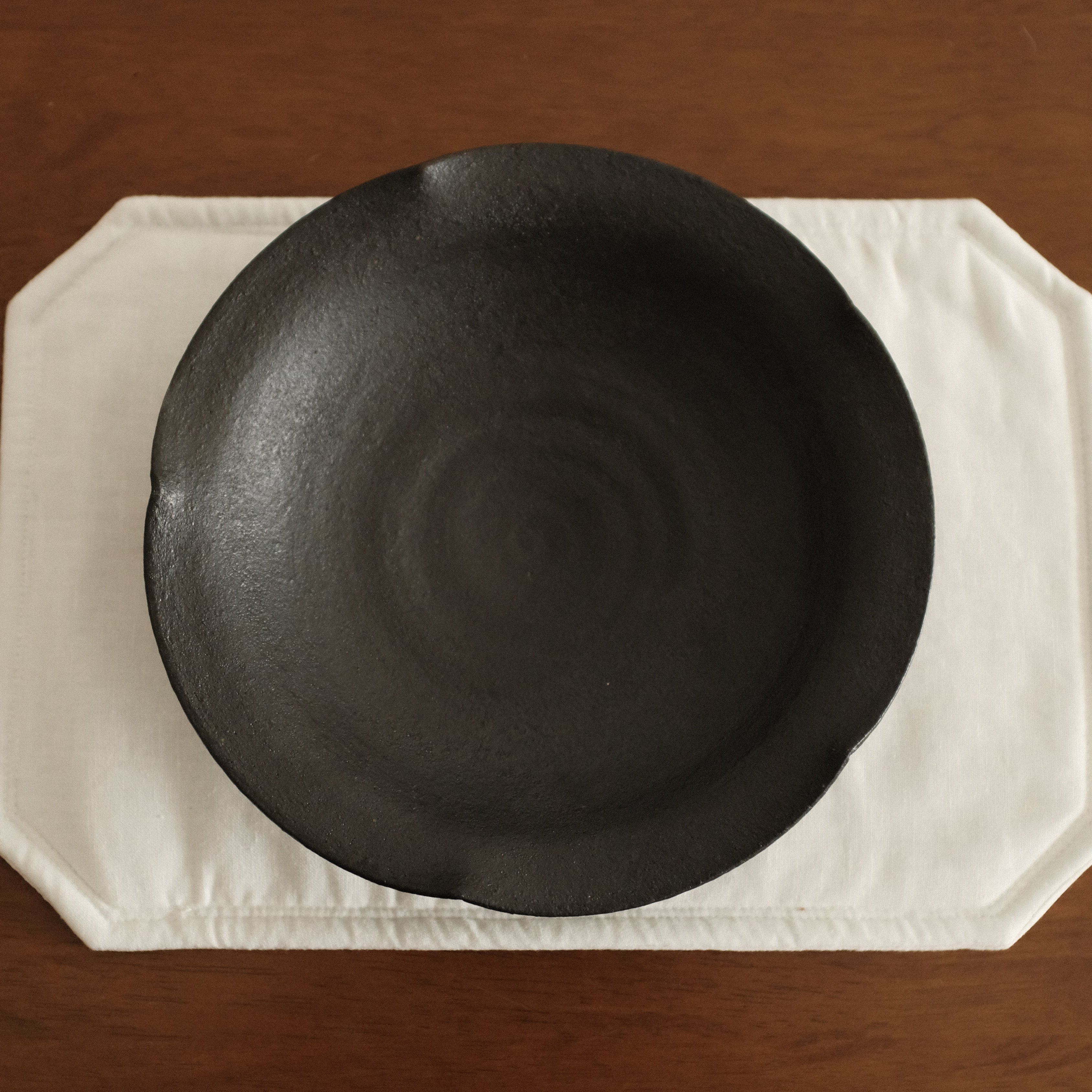 Yu Li Handmade Ebony Black Floral Rim Plate Dish Black Glaze Underglazed Stoneware