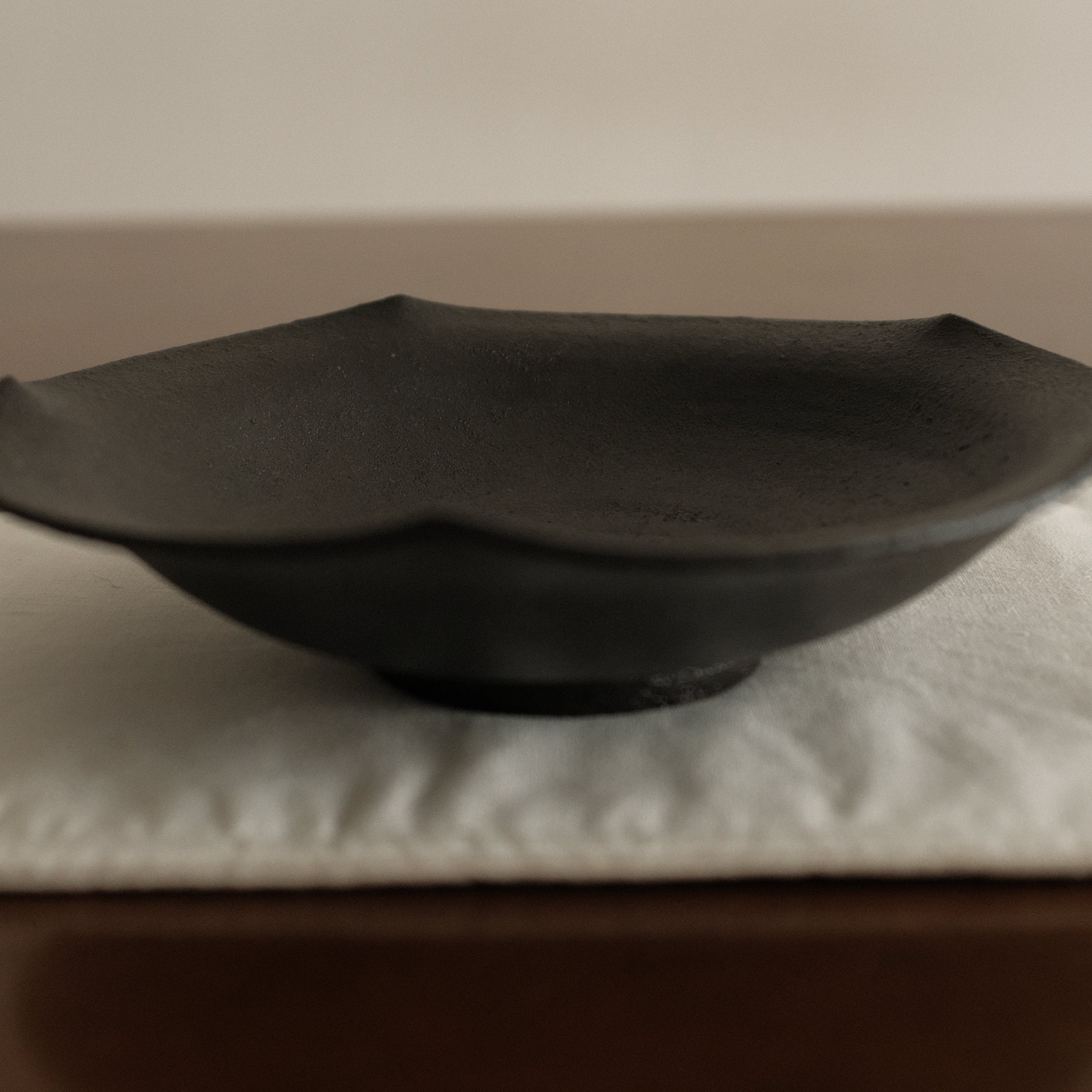 Yu Li Handmade Ebony Black Floral Rim Plate Dish Black Glaze Underglazed Stoneware