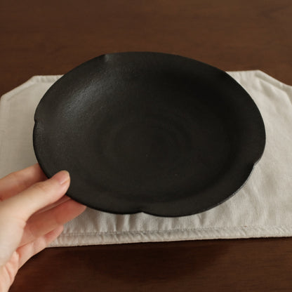 Yu Li Handmade Ebony Black Floral Rim Plate Dish Black Glaze Underglazed Stoneware