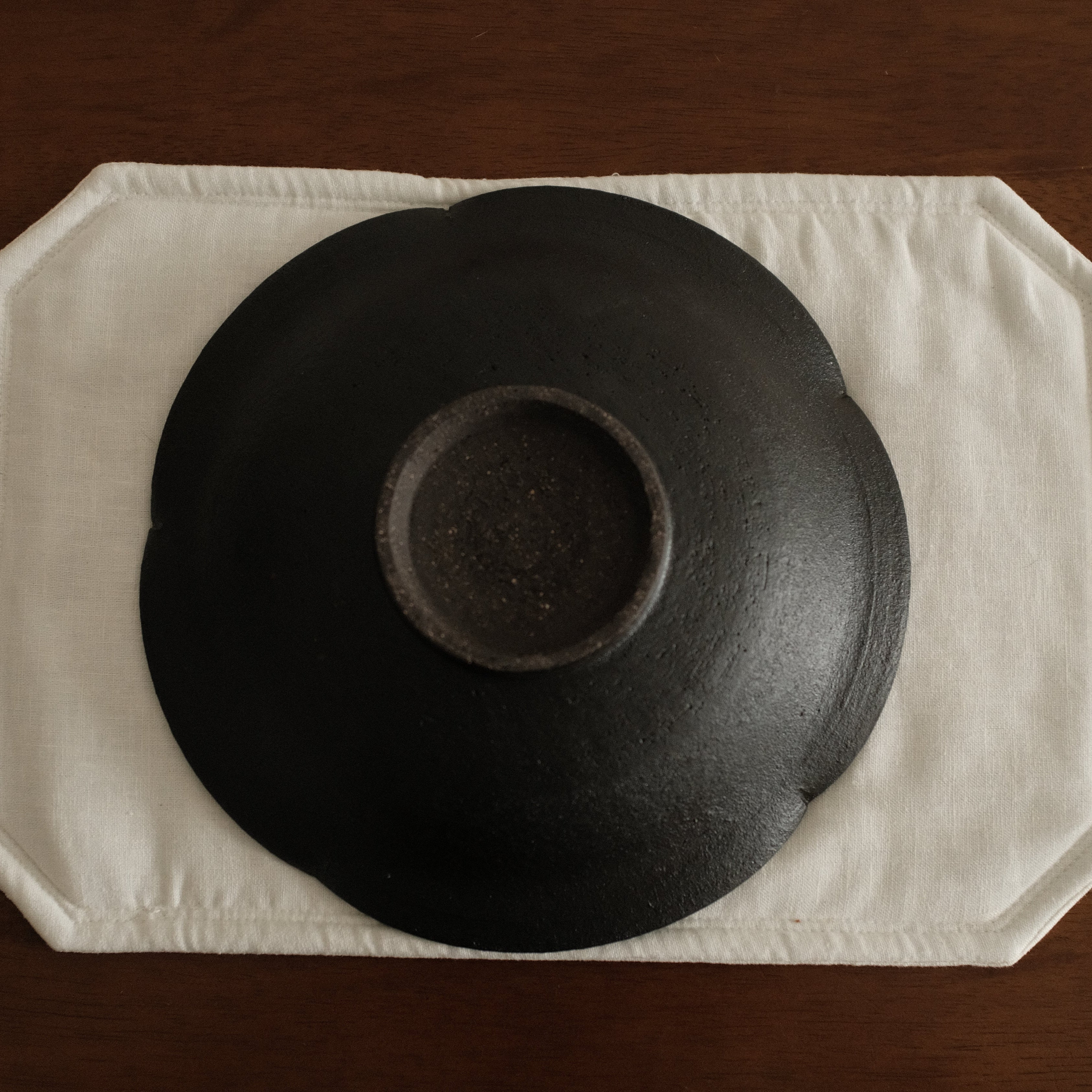 Yu Li Handmade Ebony Black Floral Rim Plate Dish Black Glaze Underglazed Stoneware