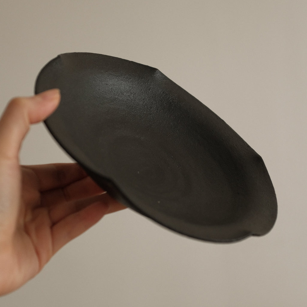 Yu Li Handmade Ebony Black Floral Rim Plate Dish Black Glaze Underglazed Stoneware