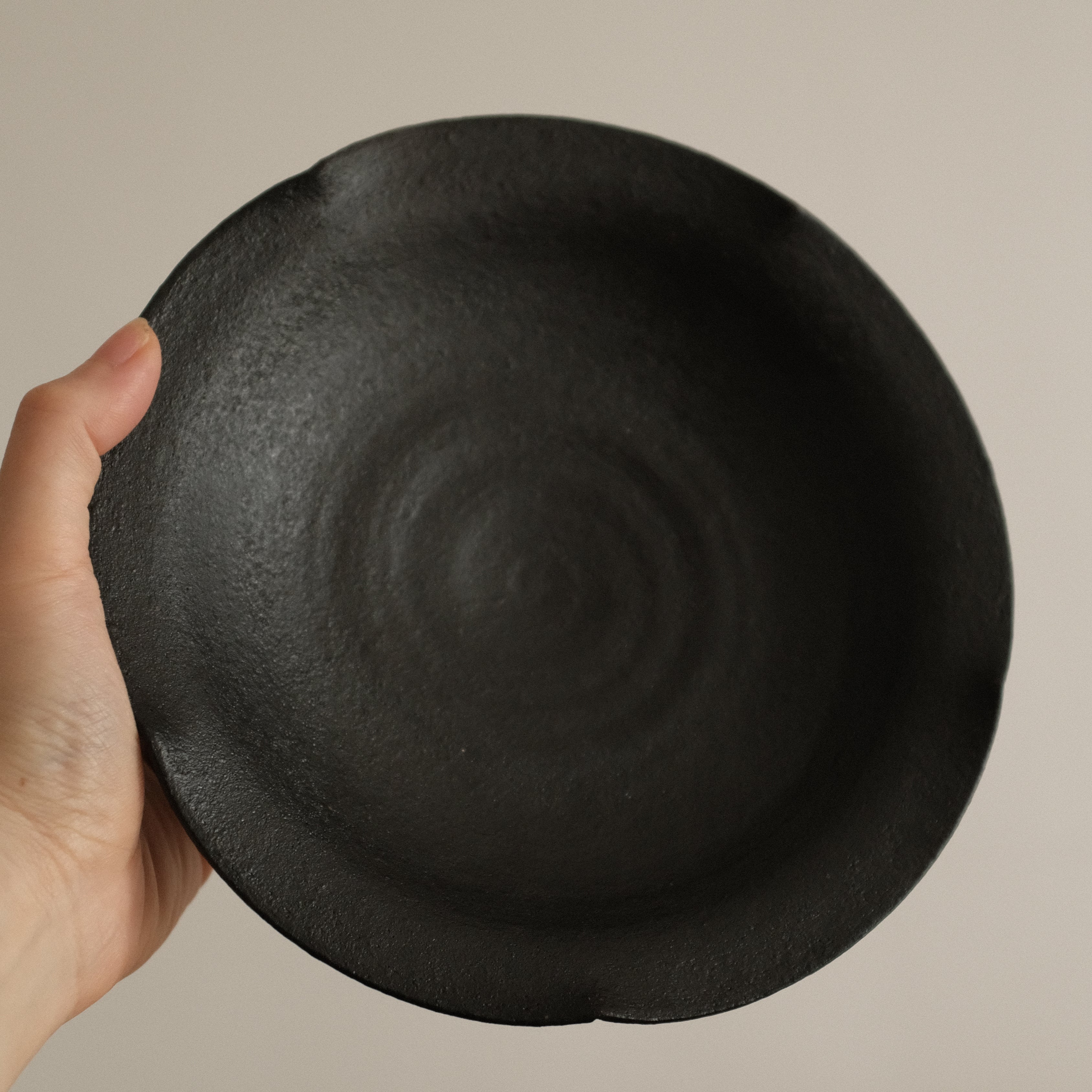 Yu Li Handmade Ebony Black Floral Rim Plate Dish Black Glaze Underglazed Stoneware