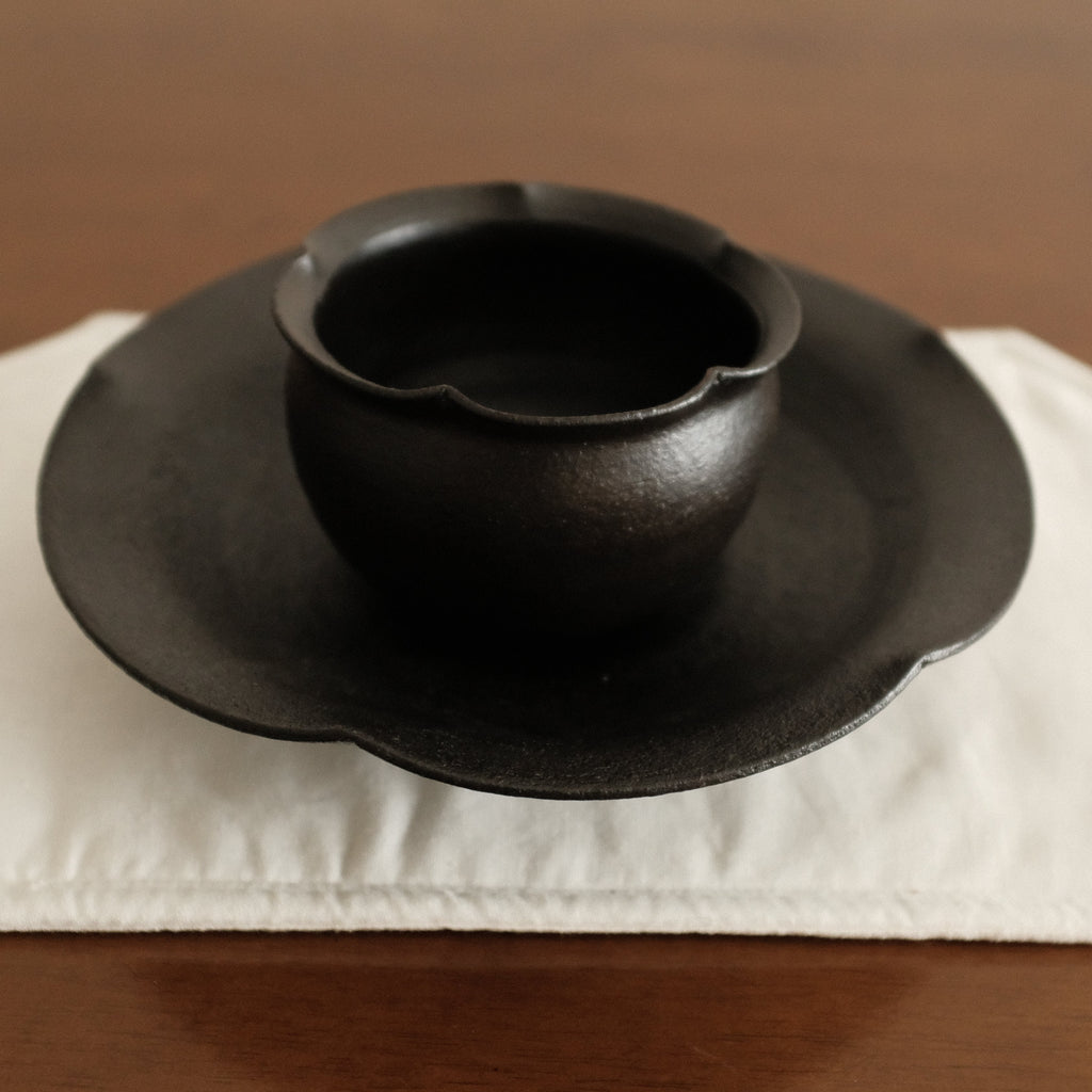 Yu Li Handmade Ebony Black Floral Rim Plate Dish Black Glaze Underglazed Stoneware