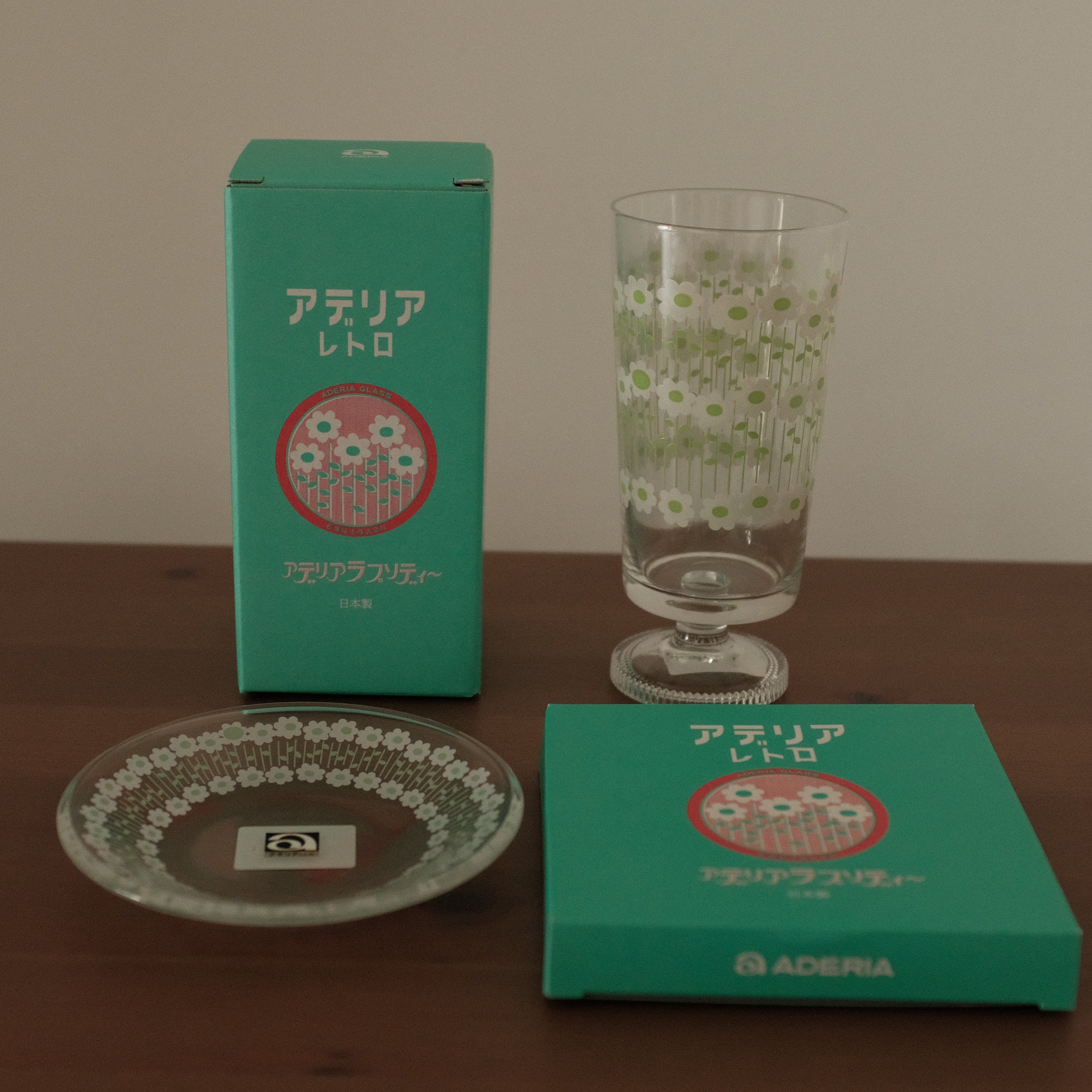 Aderia Retro Japan Rhapsody White Flowers Glass with Legs and Plate Gift Set