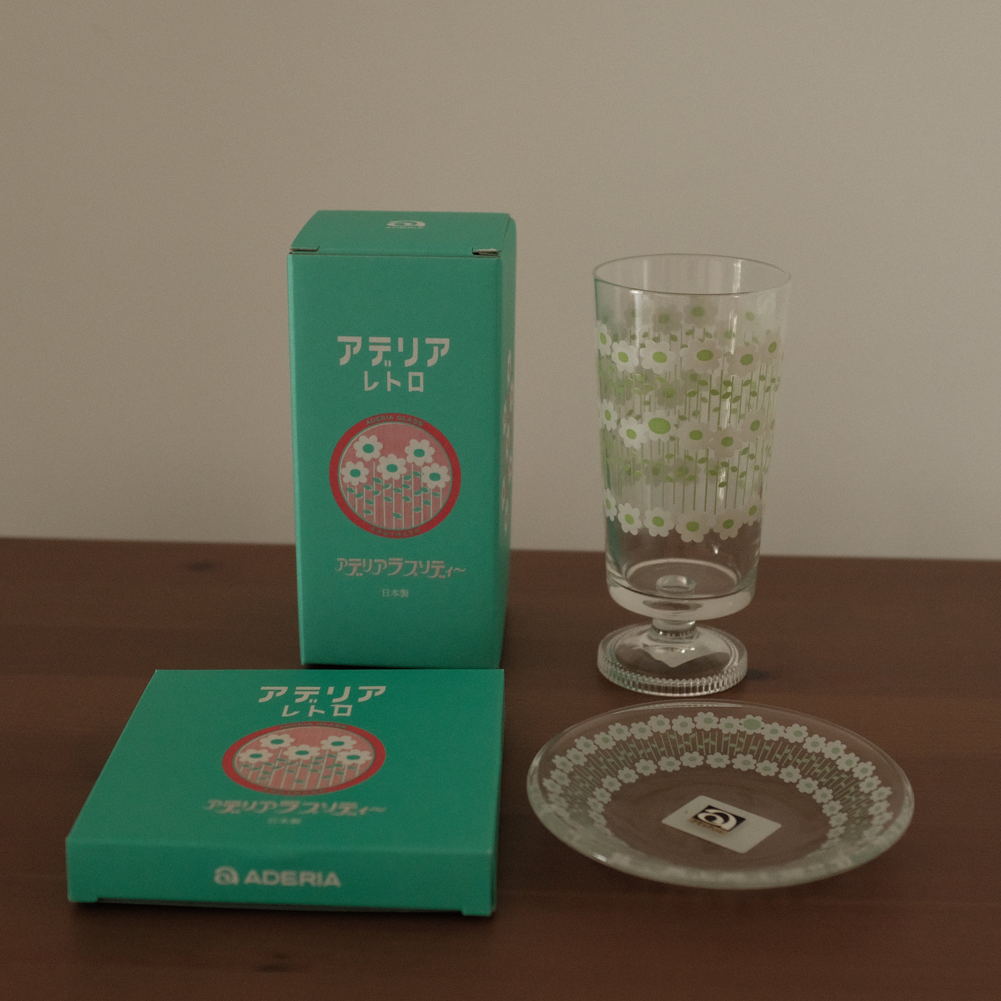 Aderia Retro Japan Rhapsody White Flowers Glass with Legs and Plate Gift Set