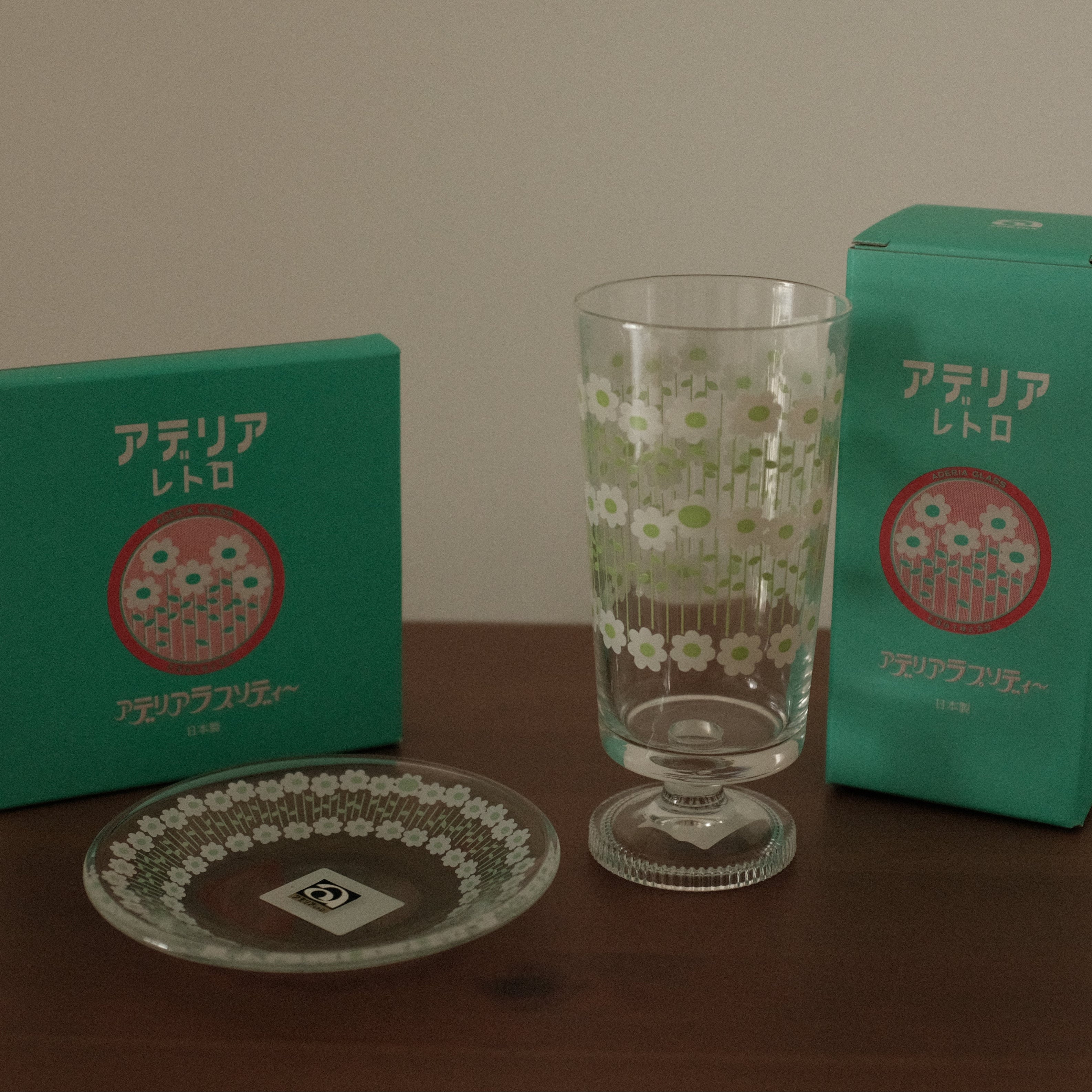 Aderia Retro Japan Rhapsody White Flowers Glass with Legs and Plate Gift Set