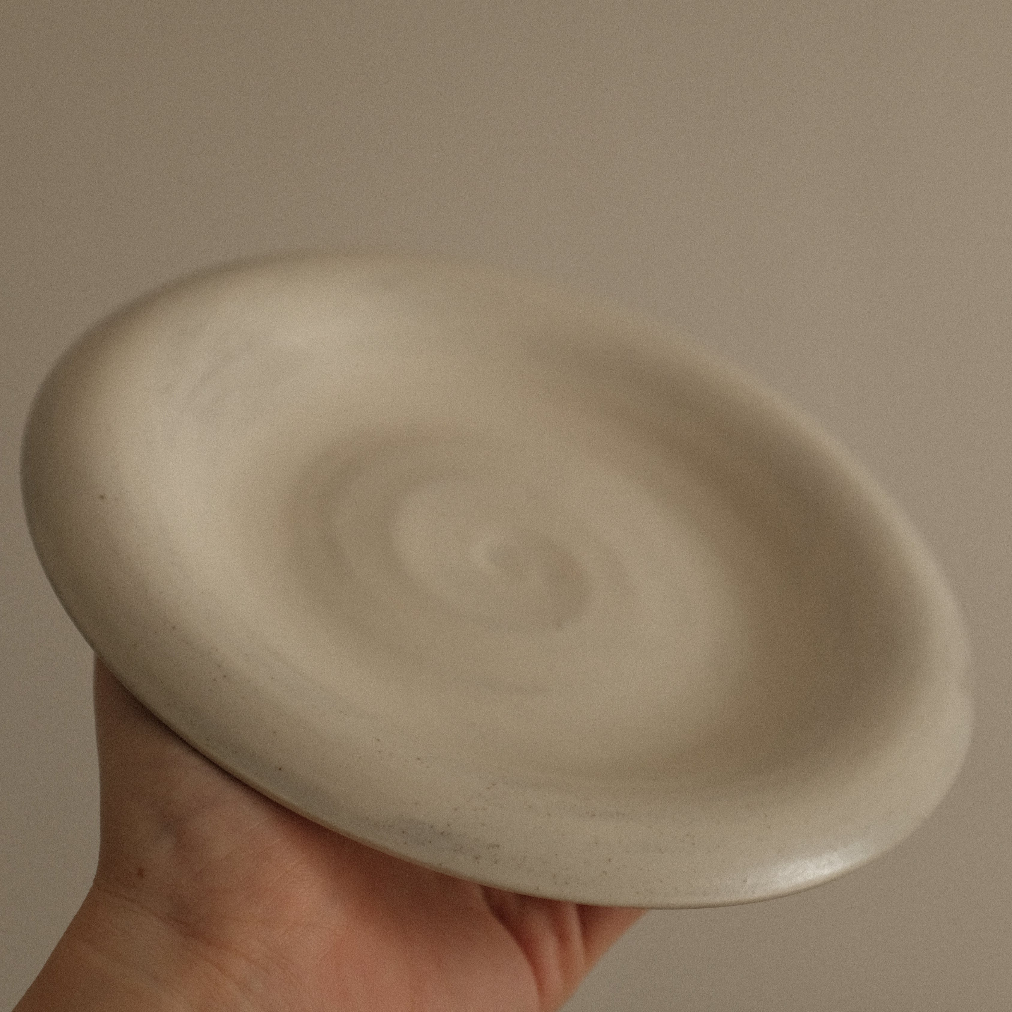 Yuli Handmade White Rolled Rim Shallow Plate Dish Powdered Glaze Underglazed Stoneware